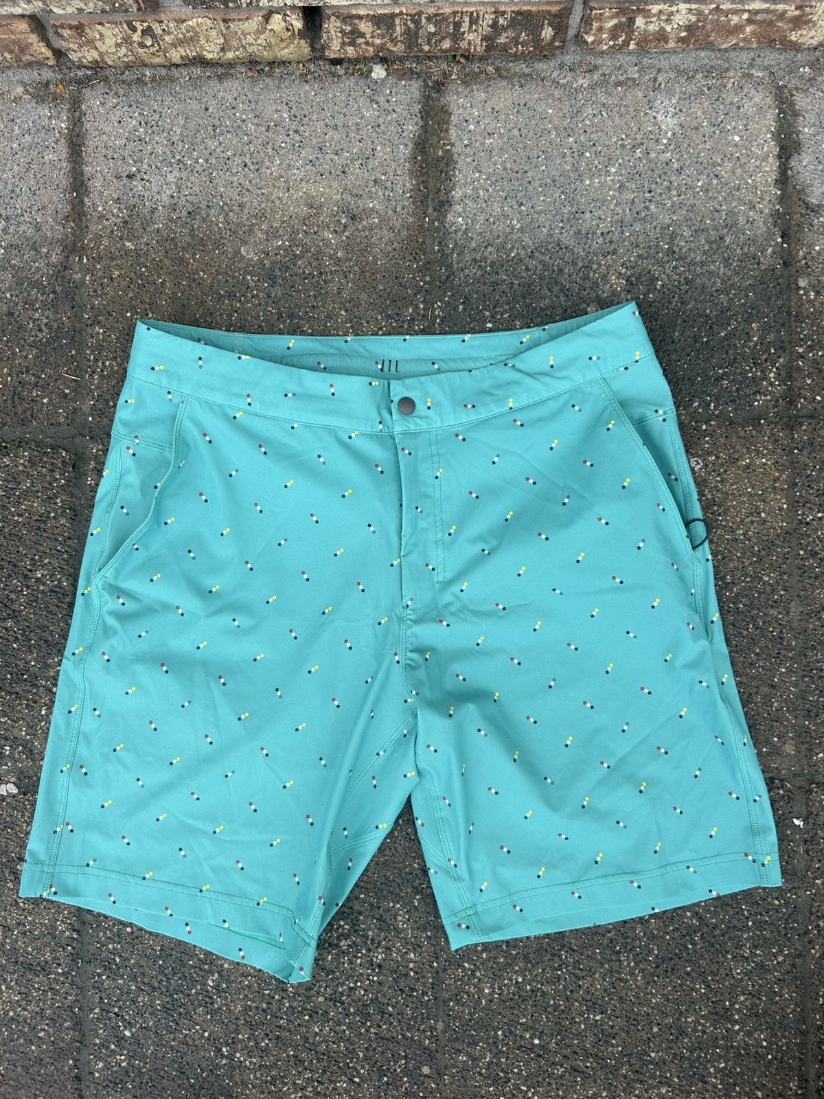 Lululemon Lululemon Men’s Board Shorts Geometric Surf Shorts Size 34 Size US 34 / EU 50 - 1 Thumbnail