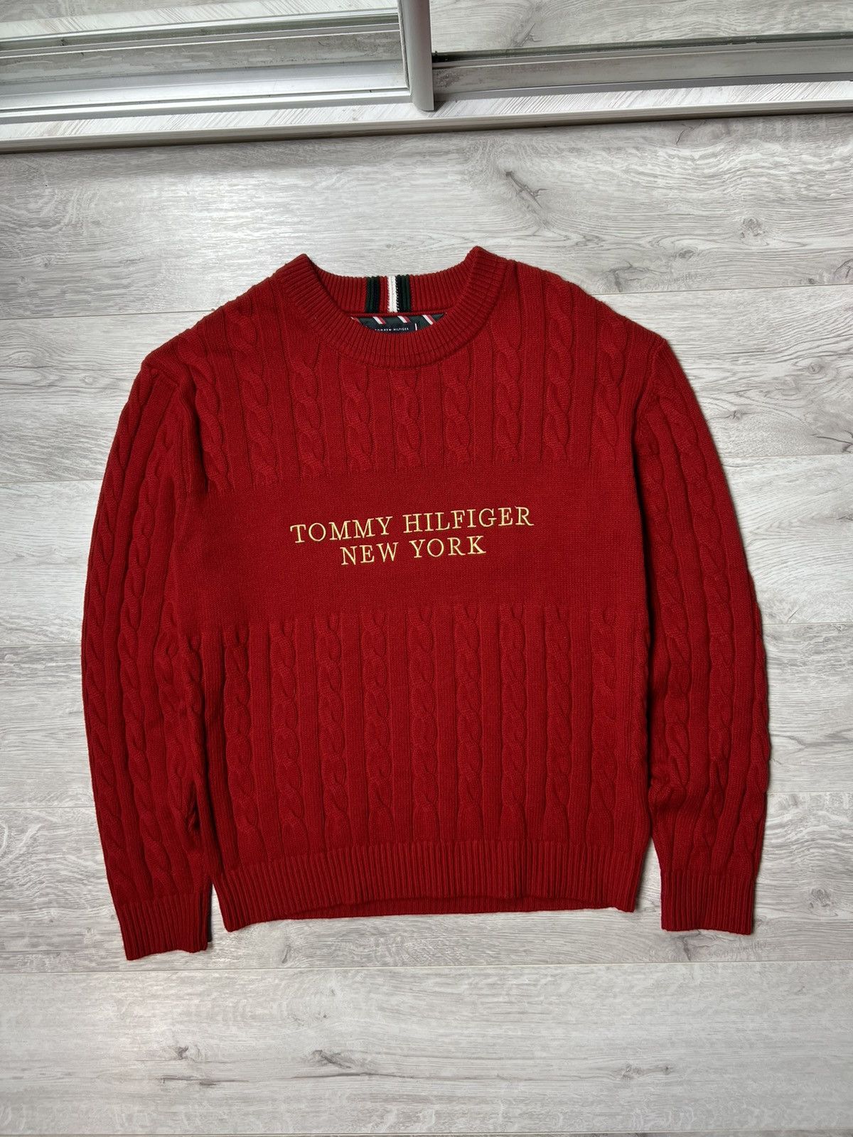 Tommy Hilfiger Tommy Hilfiger New York Graphic Cable Knit Sweater Pullover Size US L / EU 52-54 / 3 - 1 Thumbnail