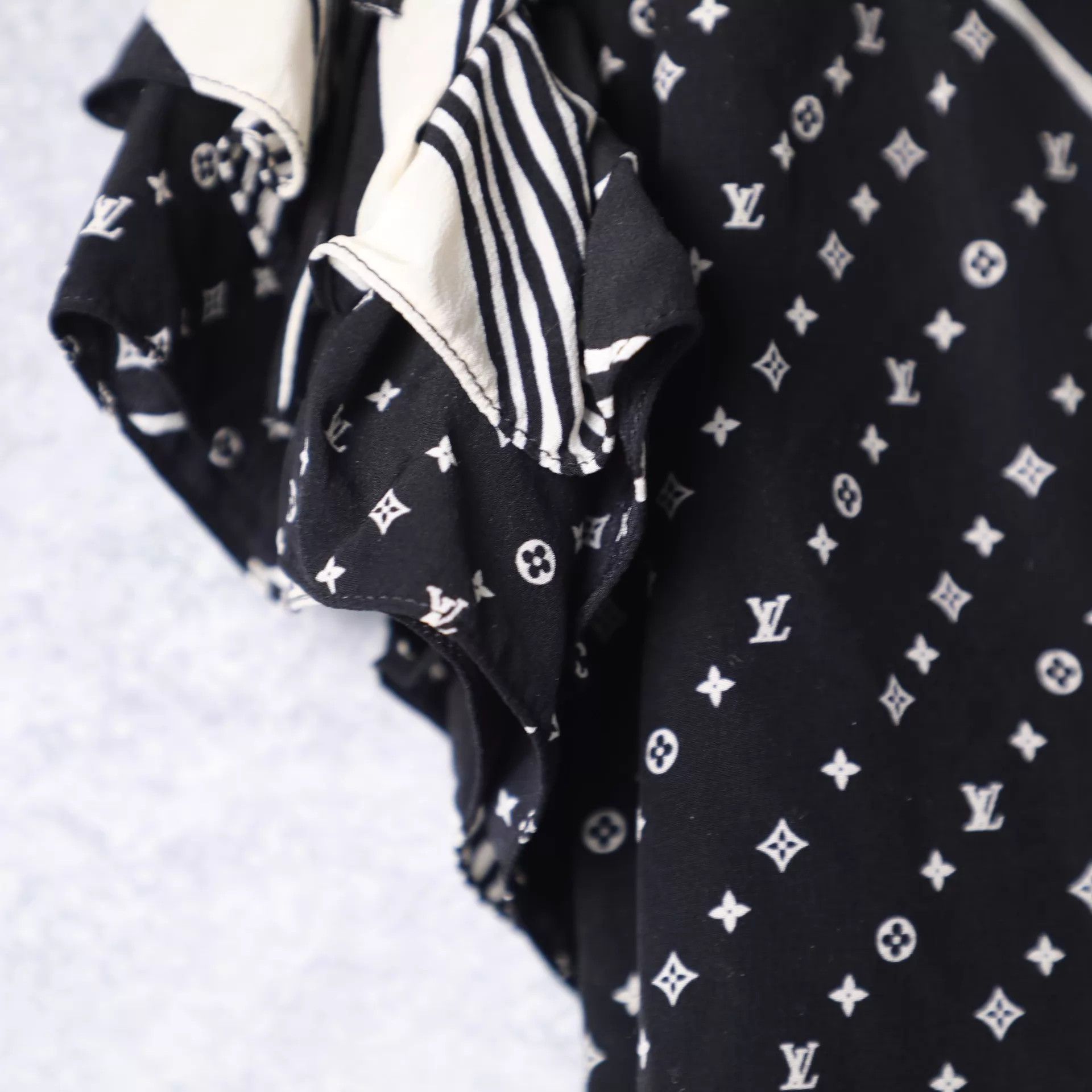 Louis Vuitton LV short sleeve tee 40 Size S / US 4 / IT 40 - 5 Thumbnail
