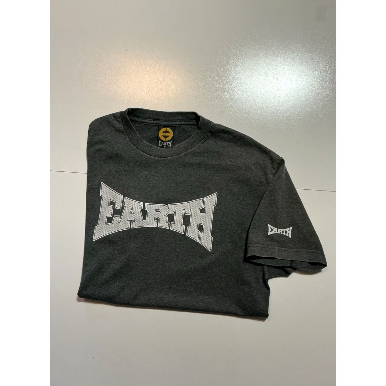 Vintage VINTAGE 90s Planet Earth Skateboards T-Shirt S/S Made In USA Gray Large Mens Graphic S/S 90s Theme Size US L / EU 52-54 / 3 - 2 Thumbnail