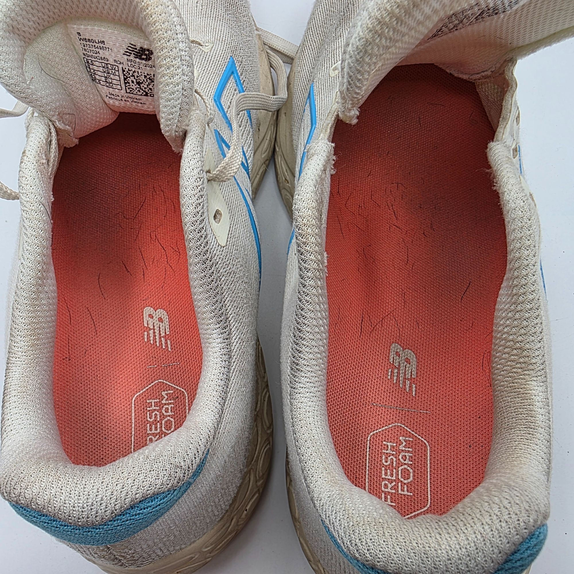 New Balance New Balance Fresh Foam 680v8 Womens Size 9.5 Shoes White Blu Size US 9.5 / IT 39.5 - 7 Thumbnail