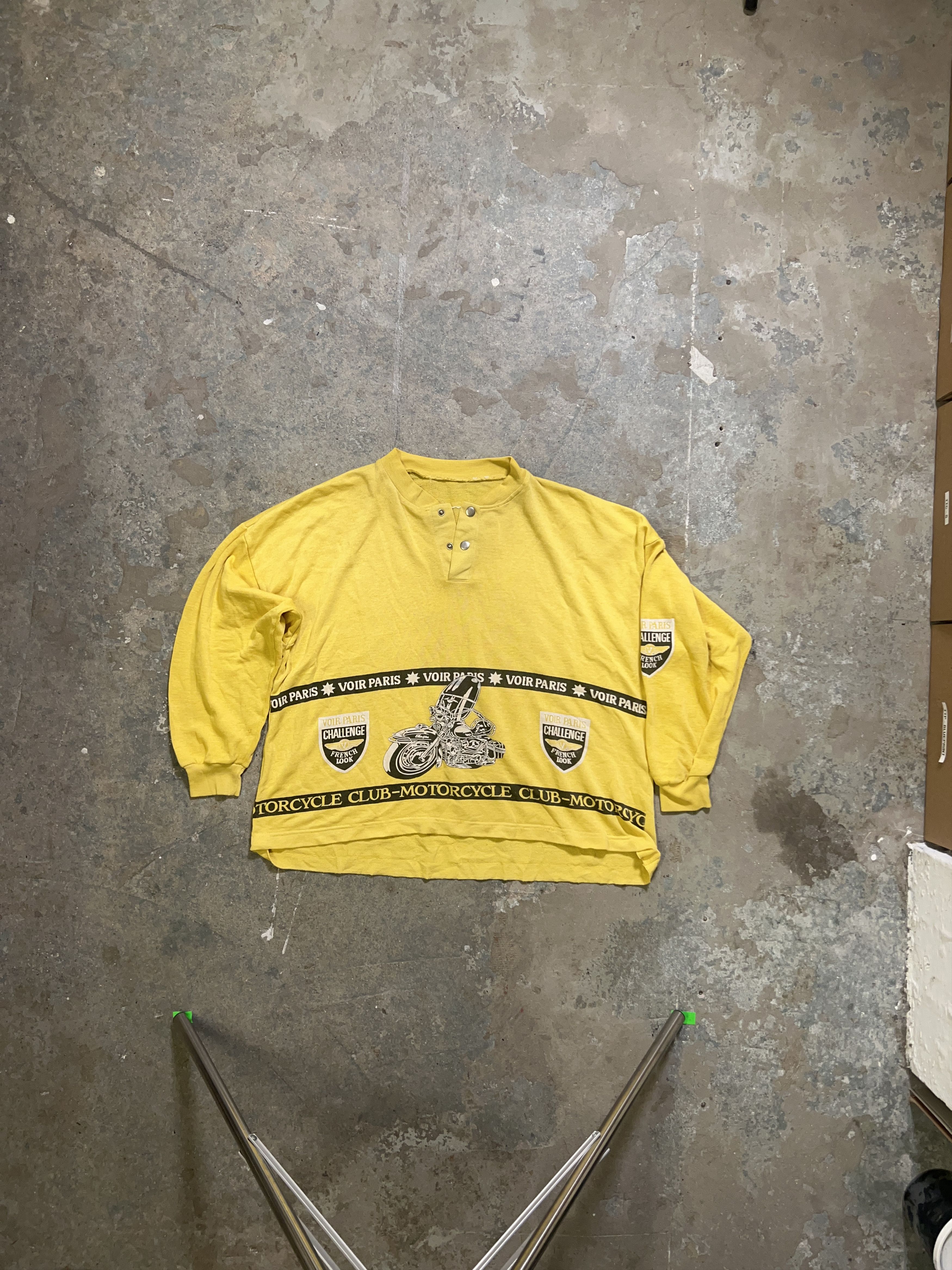 Vintage Vintage 60s Yellow Paris Motorcycle button-down sweatshirt. Size US M / EU 48-50 / 2 - 1 Thumbnail