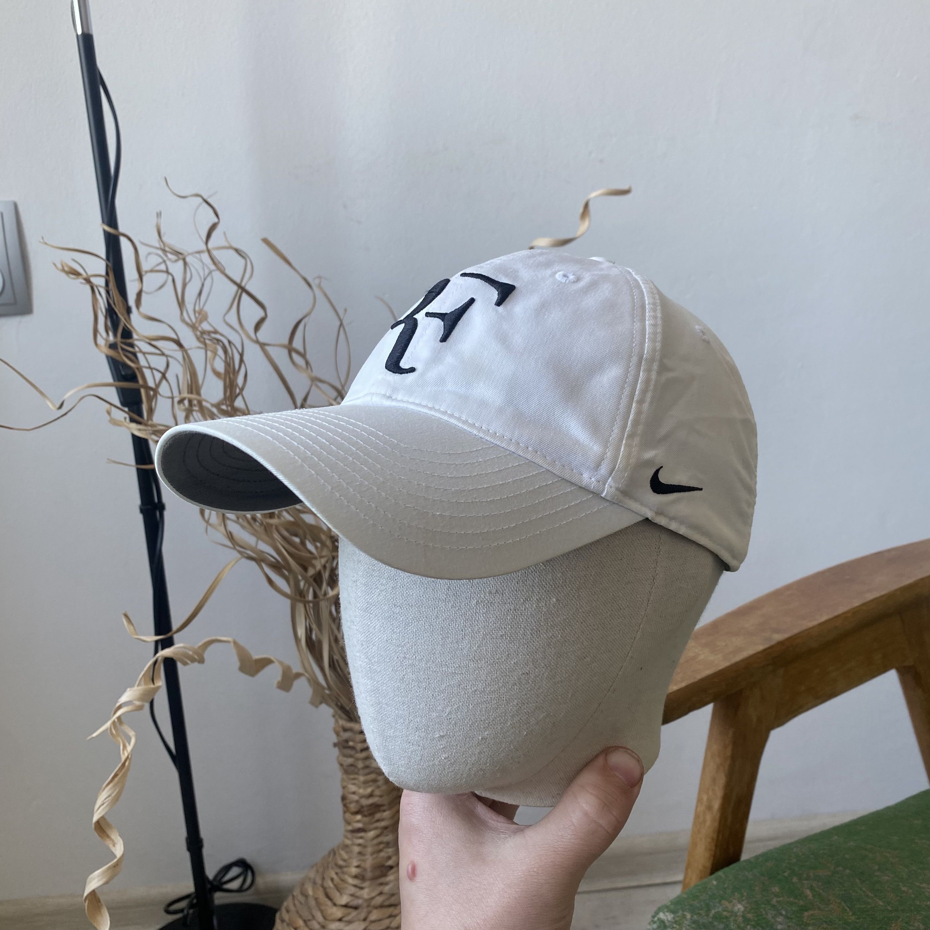 NIKE RFフェデラー直筆サイン入りCAP(白/緑) クレディ・スイス提供品 NIKE RFフェデラー直筆サイン入りCAP(白/緑) クレディ・スイス提供品