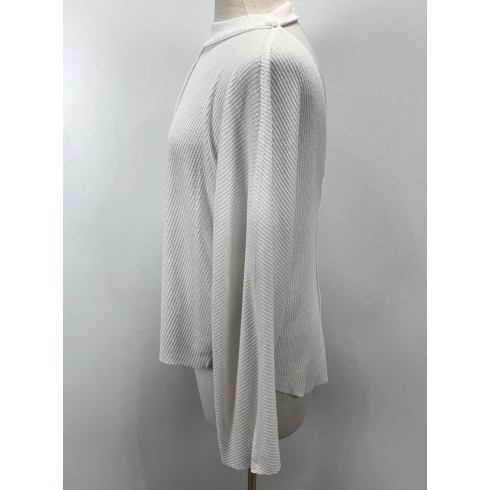 Free People VINTAGE? No. Free People Sweater Shirt Ladies Dolman Sleeve White Ribbed Mock Neck Back Cutout Size Large Size L / US 10 / IT 46 - 2 Thumbnail