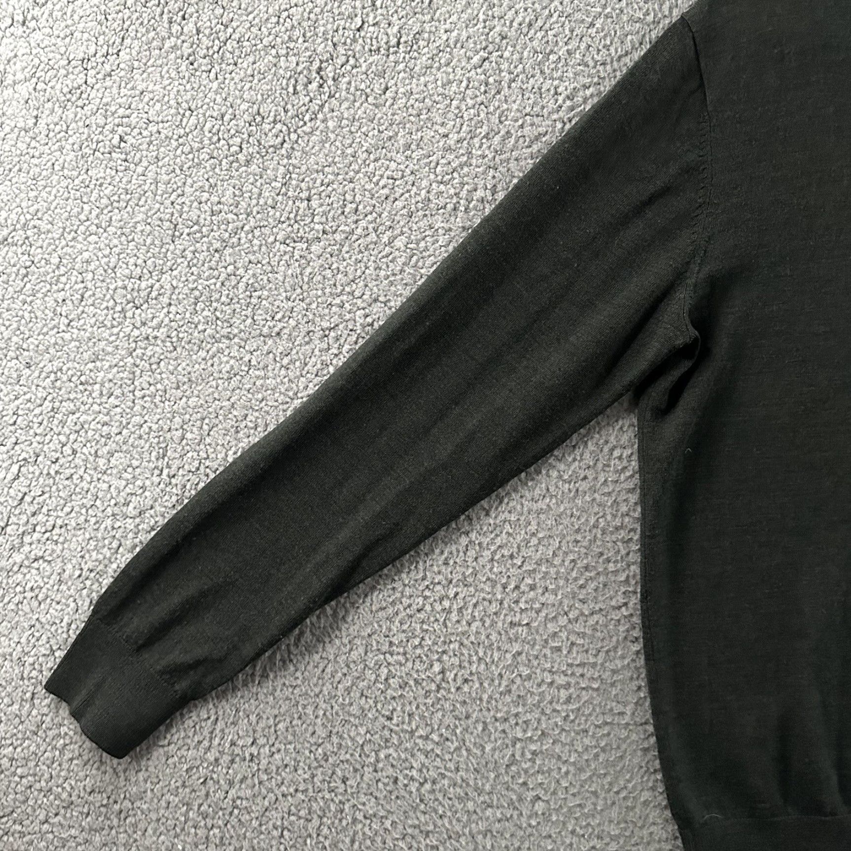 Uniqlo Uniqlo Mens Sweater Green Long Sleeve V-Neck 100% Wool Size Medium Size US M / EU 48-50 / 2 - 4 Thumbnail