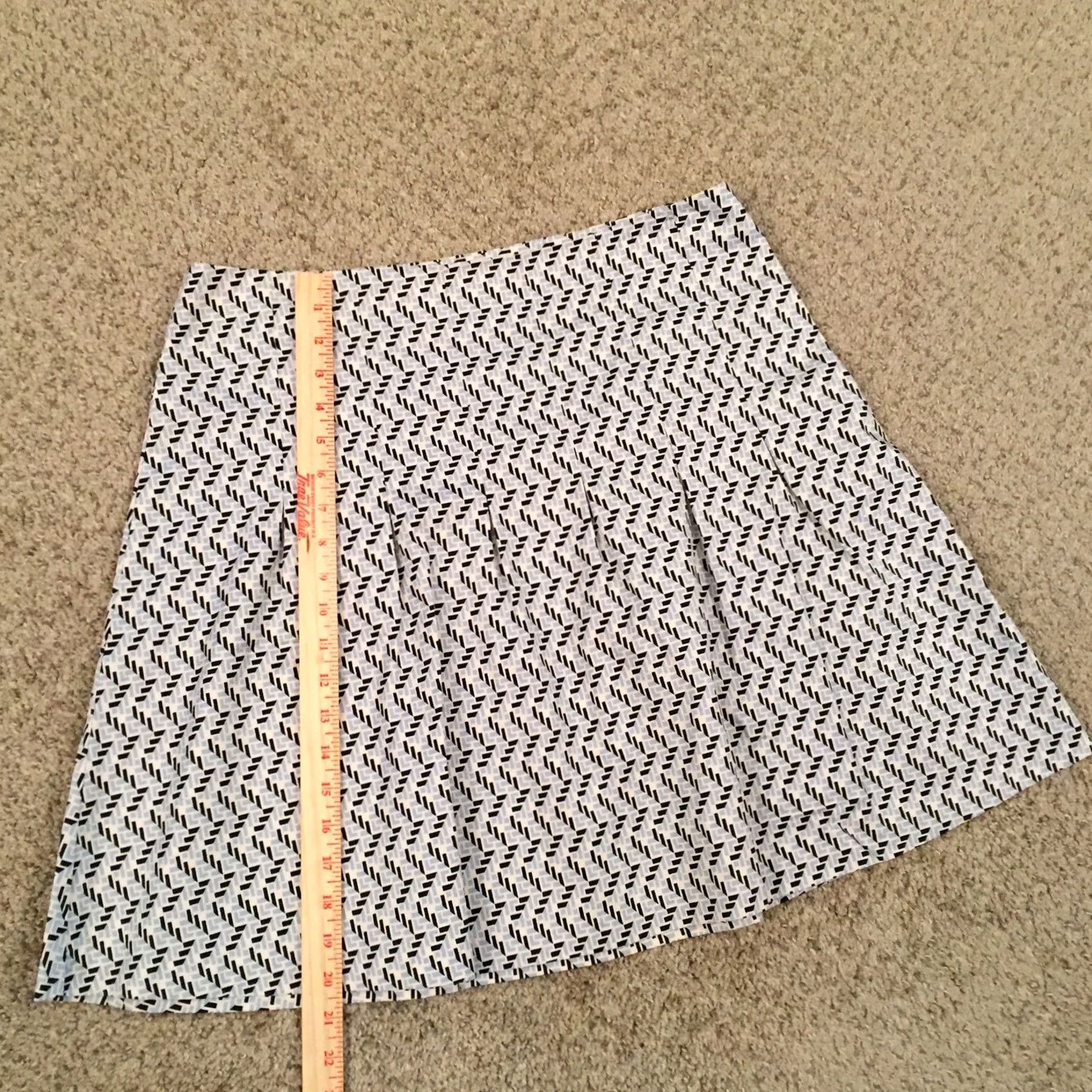Old Navy Old Navy Skirt Womens 10 Size Geometric Just Below The Waist Line Unlined Size 32" / US 10 / IT 46 - 4 Thumbnail