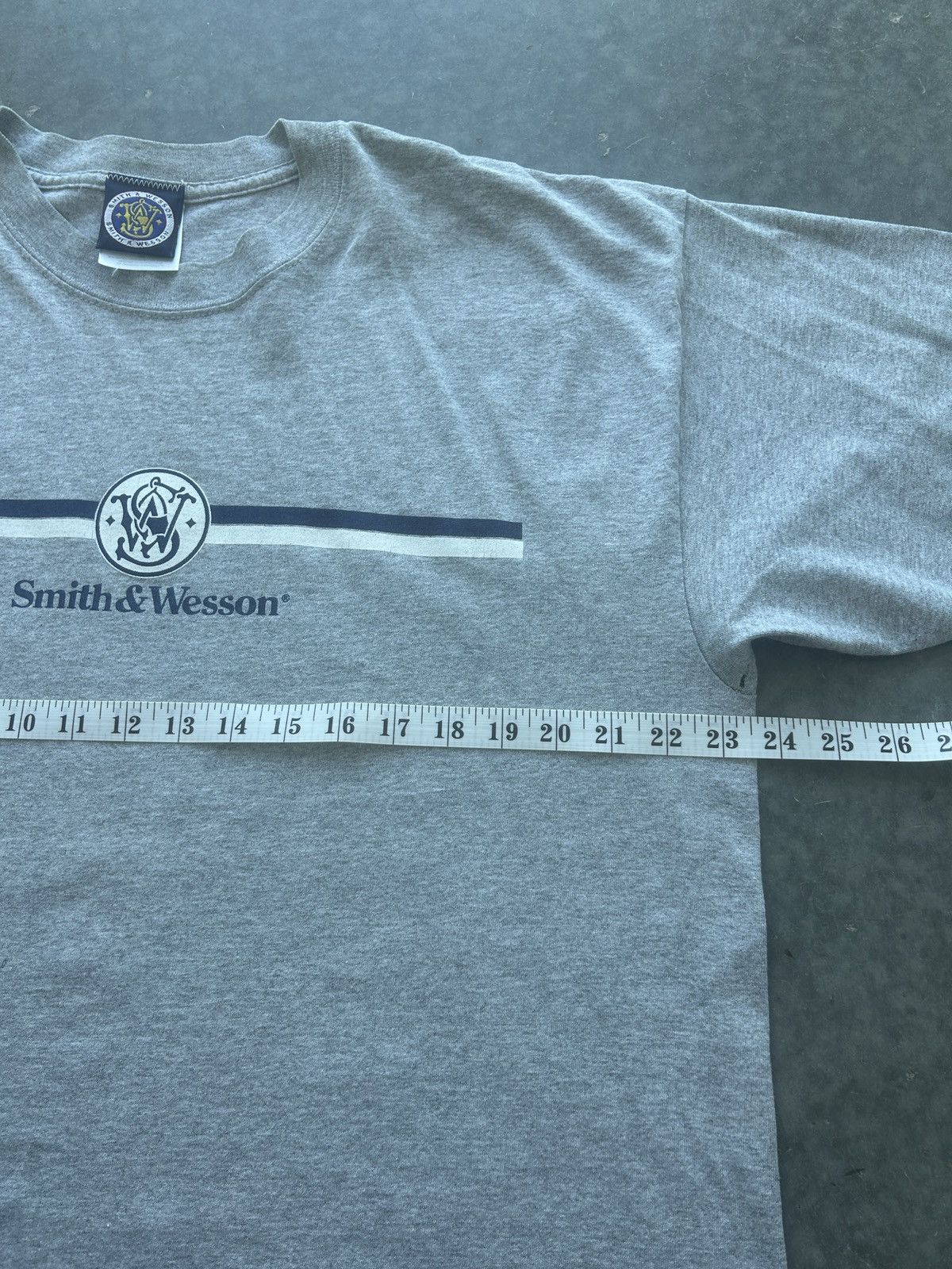 Vintage Vintage Y2K Smith and Wesson Graphic Tee Size US XL / EU 56 / 4 - 7 Thumbnail
