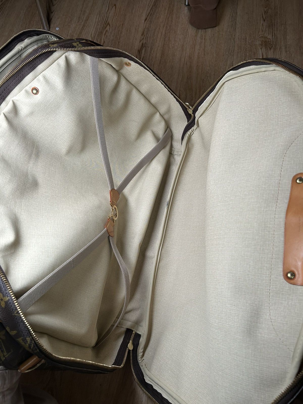 Louis Vuitton Louis Vuitton Alize 2 Poches in Monogram Canvas Size ONE SIZE - 8 Thumbnail