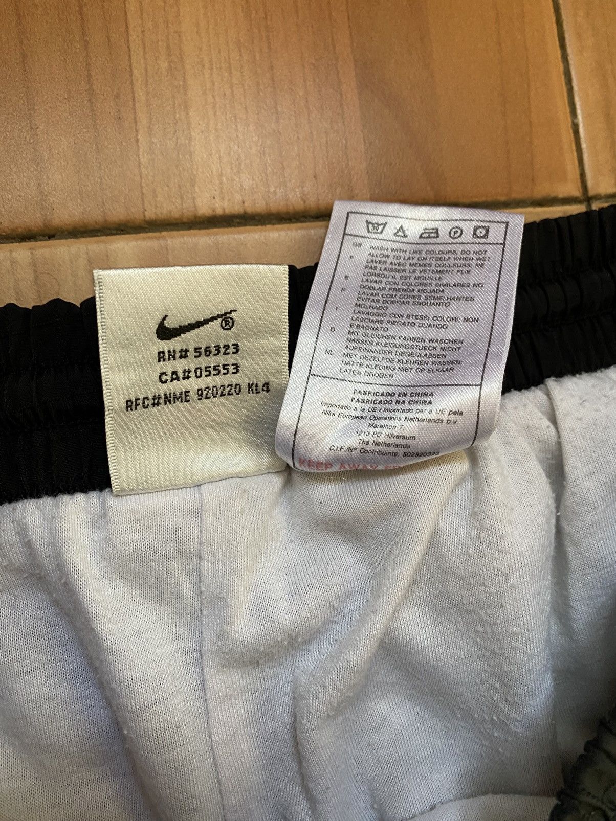 Vintage Vintage Nike sweatpants black nylon Size US 32 / EU 48 - 13 Thumbnail