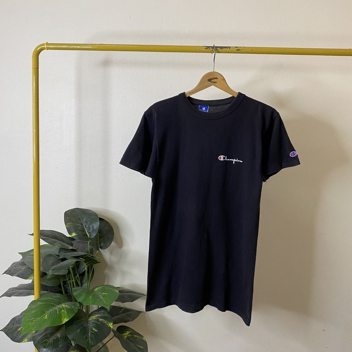 Champion Vintage 90s Champion Essential Small Script Crewneck Tshirt Size US S / EU 44-46 / 1 - 1 Thumbnail