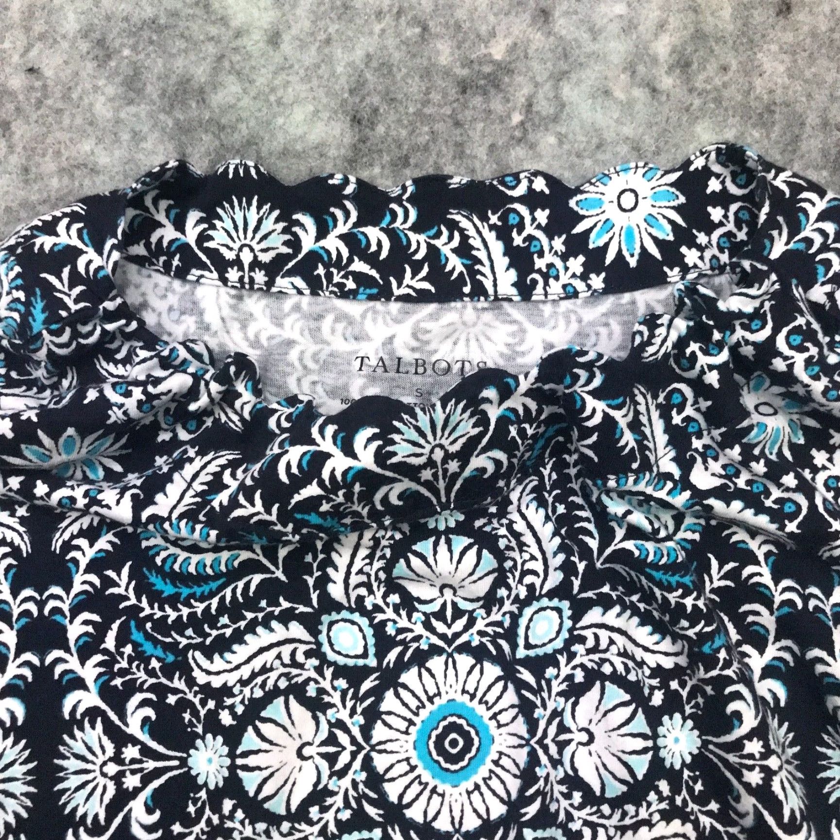 Talbots Talbots Blouse Shirt Womens Small Blue Geometric Floral Flowy Elastic Neckline Short Sleeve 100% Cotton Pullover Size S / US 4 / IT 40 - 3 Thumbnail