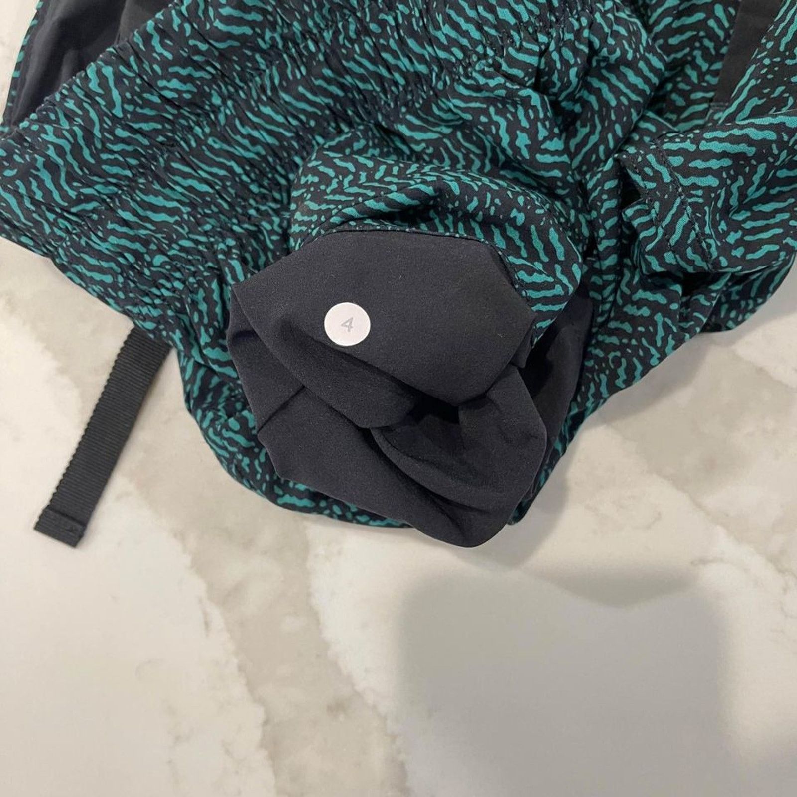 Lululemon Lululemon Spring Break Away Short Mini Green Black Women's 4 Size 27" / US 4 / IT 40 - 8 Thumbnail