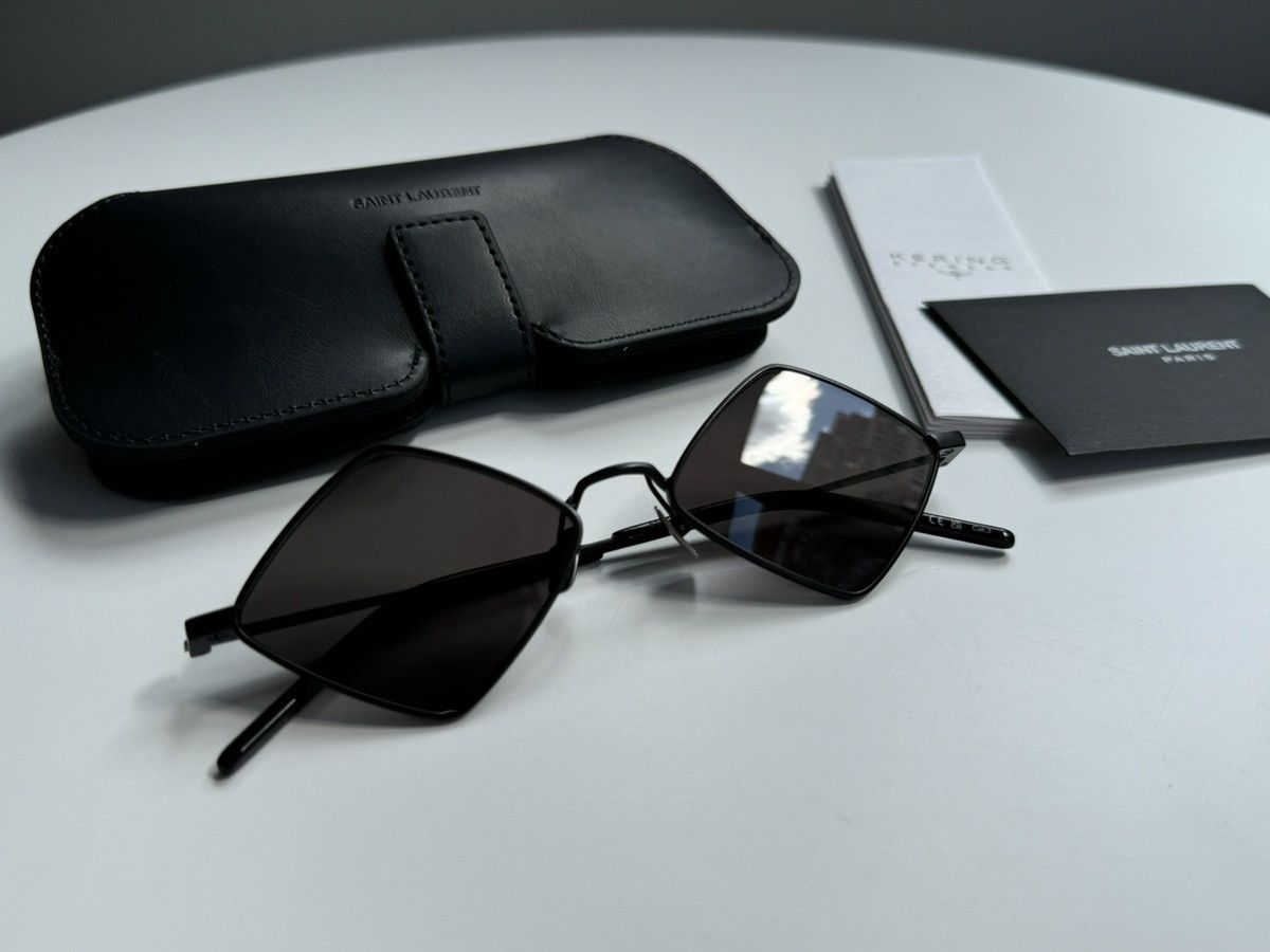 Yves Saint Laurent New Sunglasses SAINT LAURENT SL 302 Lisa 002 Size ONE SIZE - 4 Thumbnail
