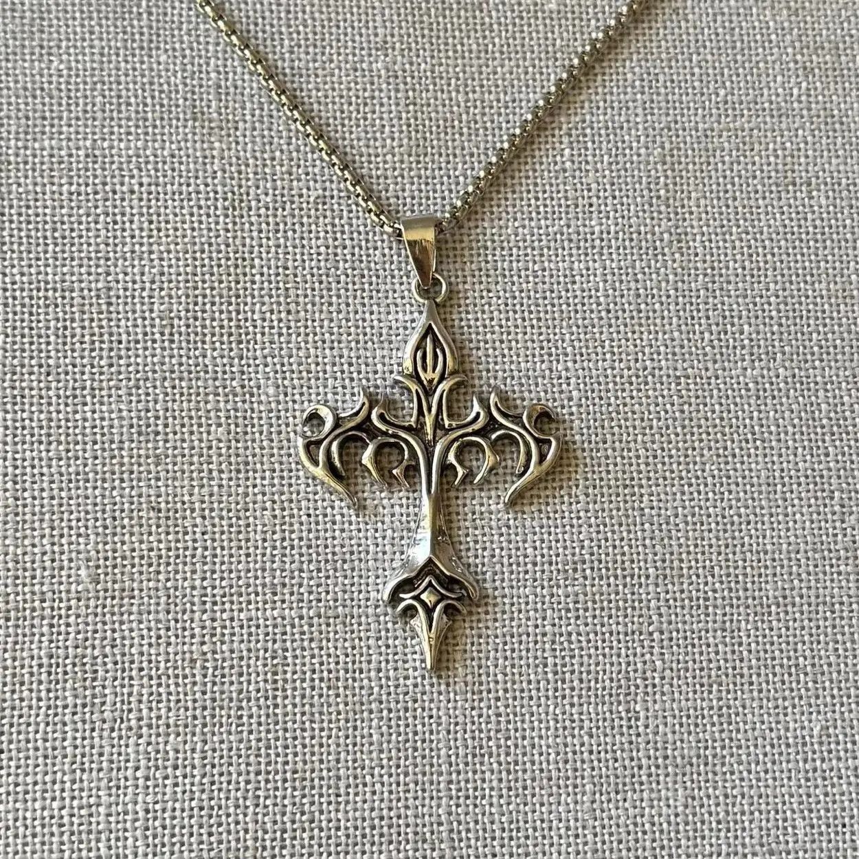 Jewelry Y2k silver gothic cross necklace Size ONE SIZE - 1 Thumbnail