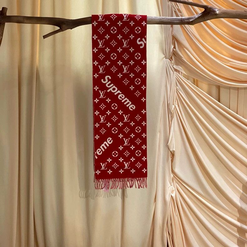 Louis Vuitton Louis Vuitton Supreme Red Full Print Cashmere Fringe Scarf Size ONE SIZE - 1 Thumbnail