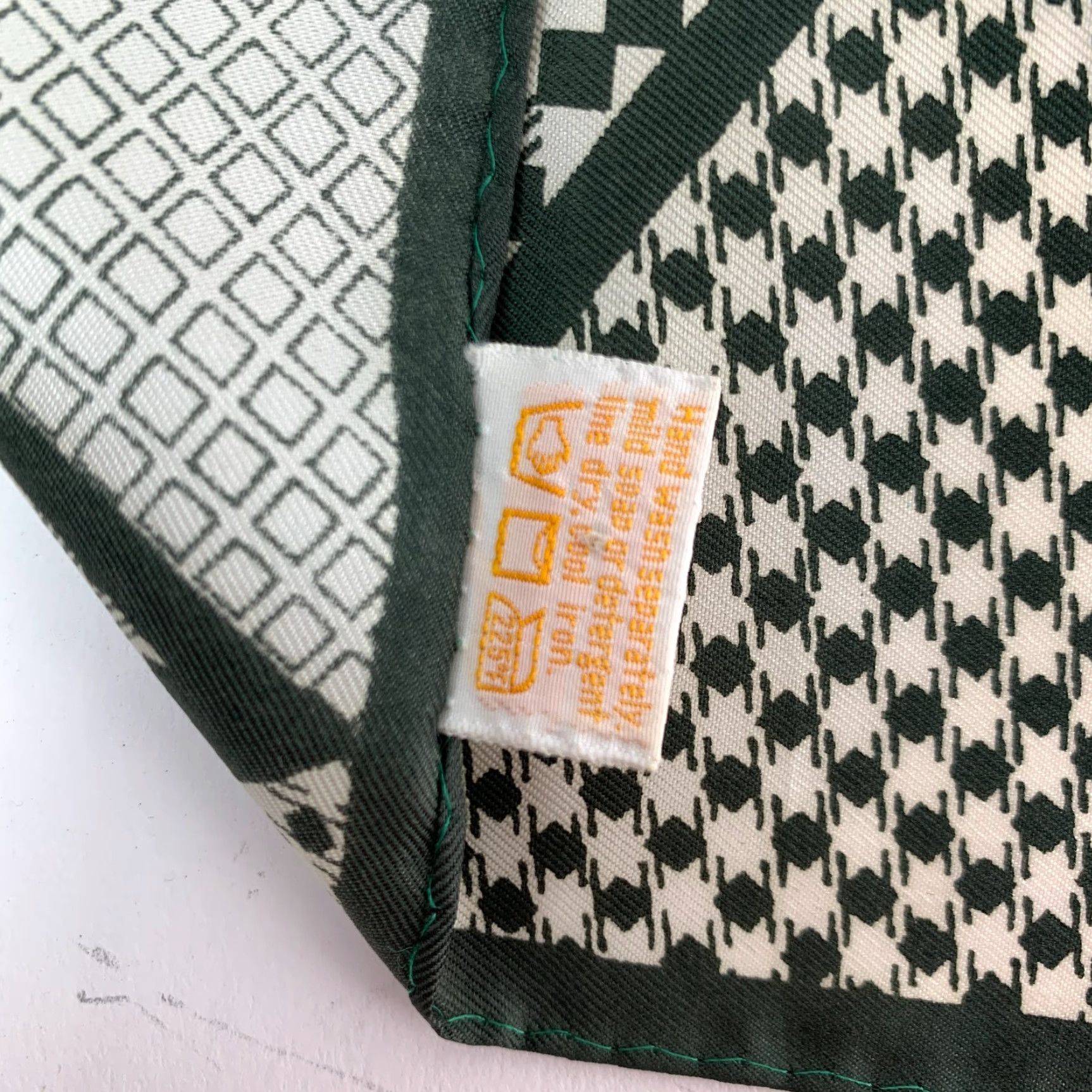 Vintage VINTAGE Unbranded Geometric Acetate Neck Scarf 13" x 34" Green White Womens Rectangle Scarf Japan 70s Size ONE SIZE - 4 Thumbnail