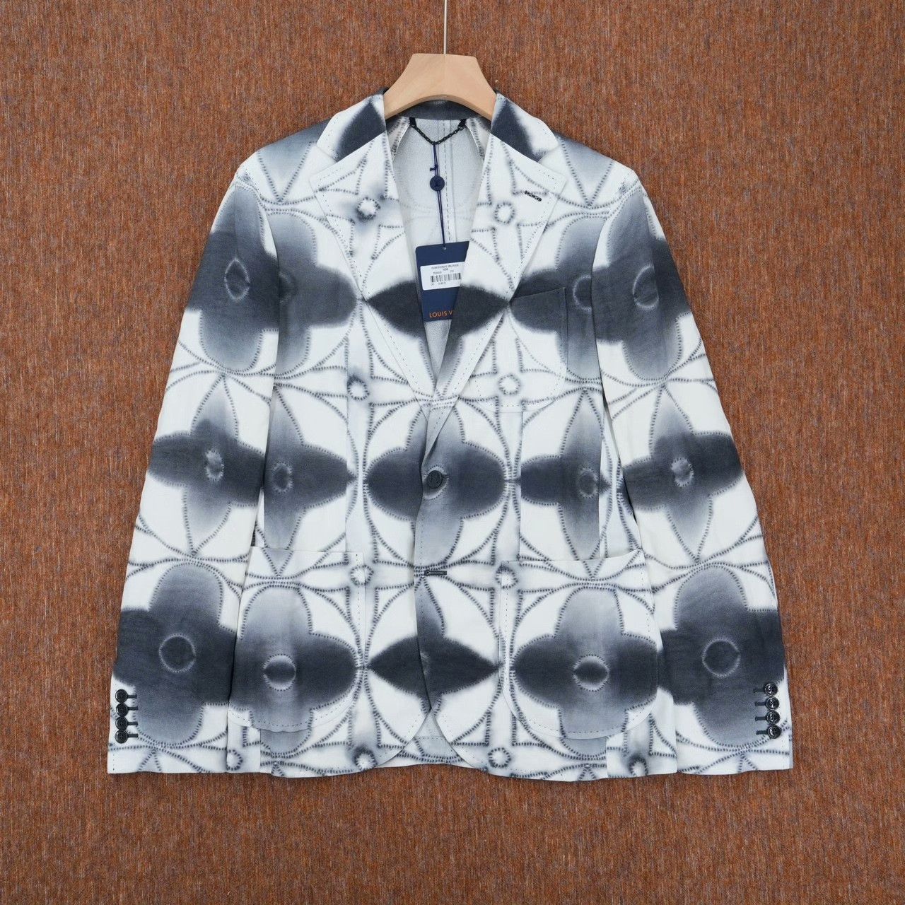 Louis Vuitton Louis Vuitton Floral Black Suit 23 Men Size 40R - 1 Thumbnail