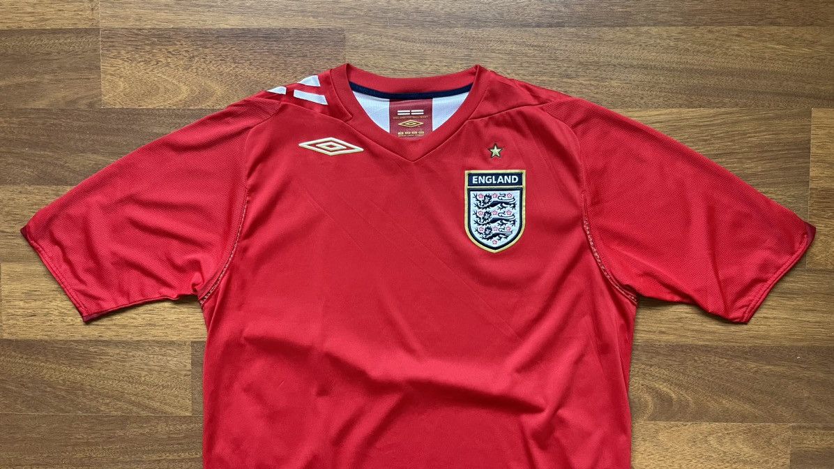 Bob Marley × Umbro ENGLAND UMBRO 2006 WORLD CUP FOOTBALL AWAY JERSEY BOB MARLEY Size US L / EU 52-54 / 3 - 3 Thumbnail