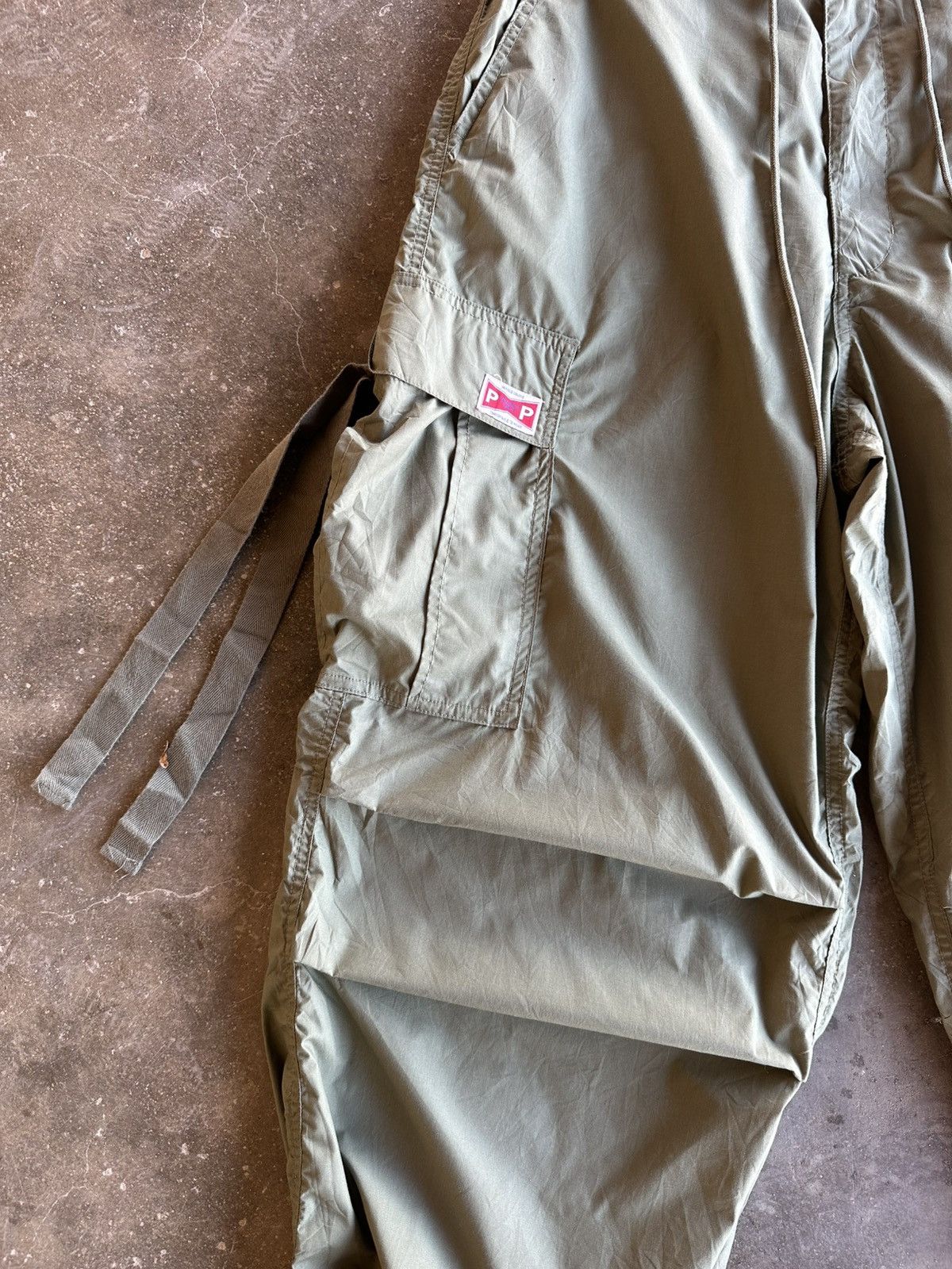 Japanese Brand SEND OFFER🍁BAGGY PARACHUTE JAPANESEBRAND FREAKS BALLON PANT Size US 34 / EU 50 - 3 Thumbnail
