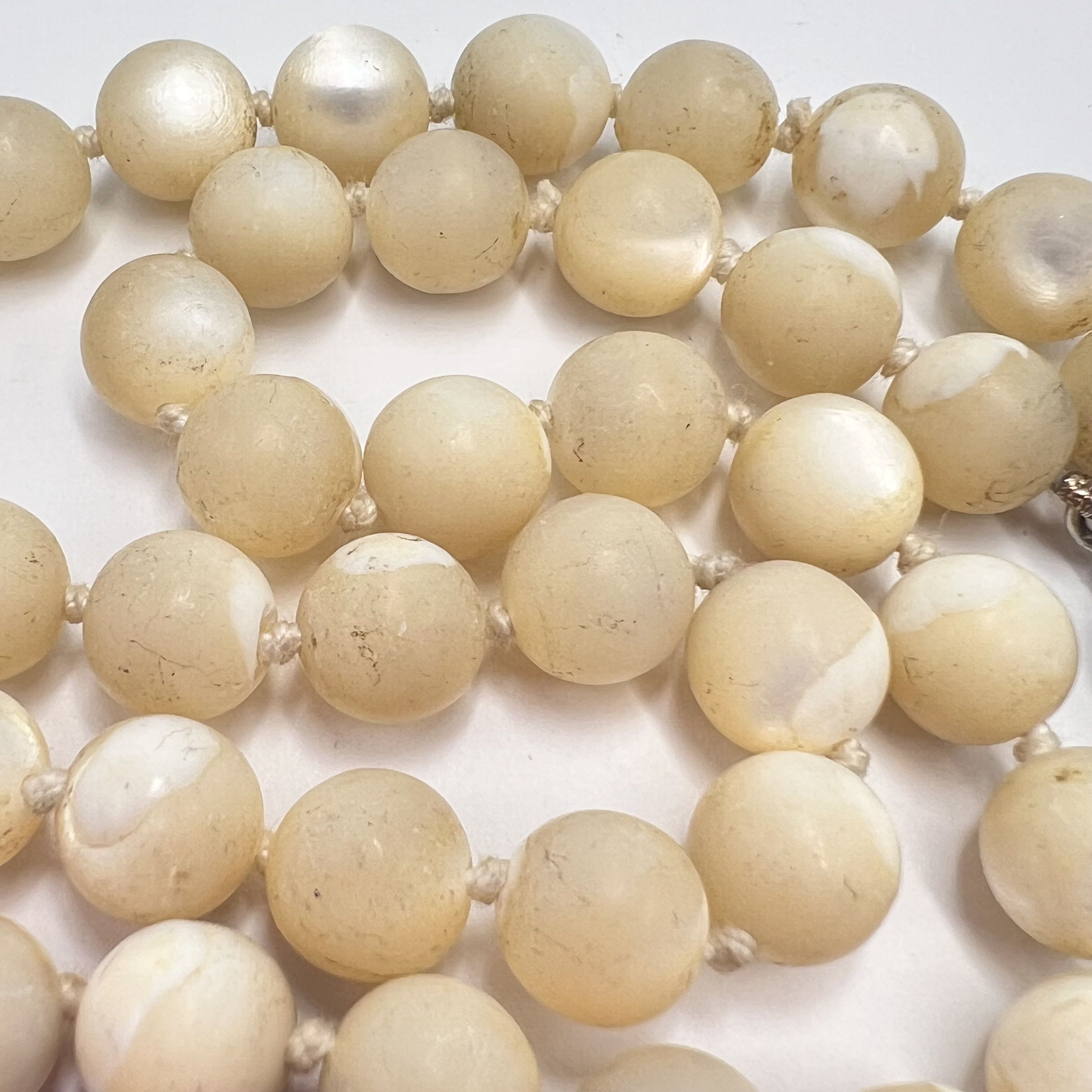 Vintage Vintage Lapis Lazuli & Mother of Pearl Bead Necklace 43cm Size ONE SIZE - 4 Thumbnail