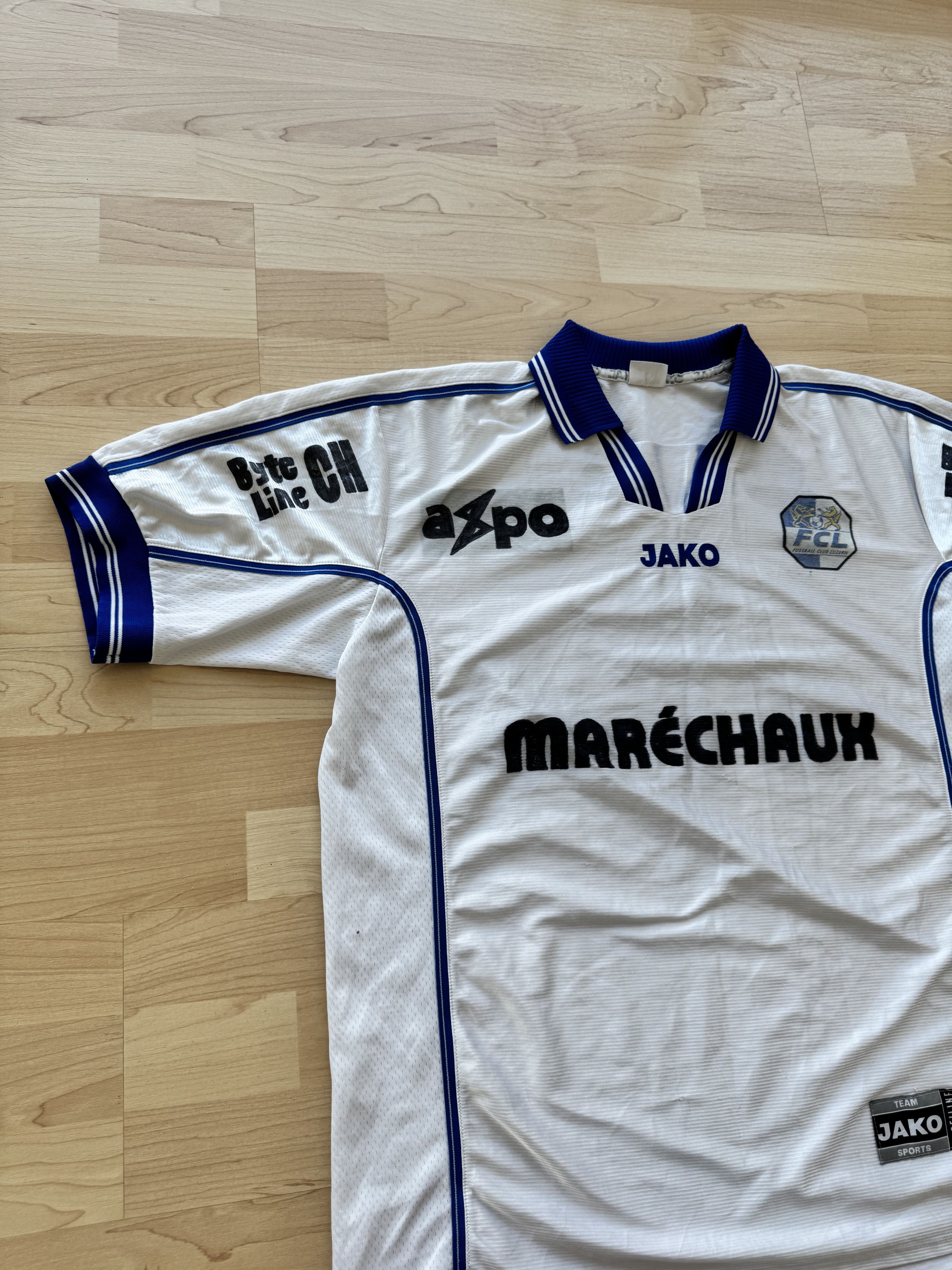 Vintage Vintage Fussballtrikot FC Luzern 2002-03 heim T-shirt Size US XL / EU 56 / 4 - 6 Thumbnail