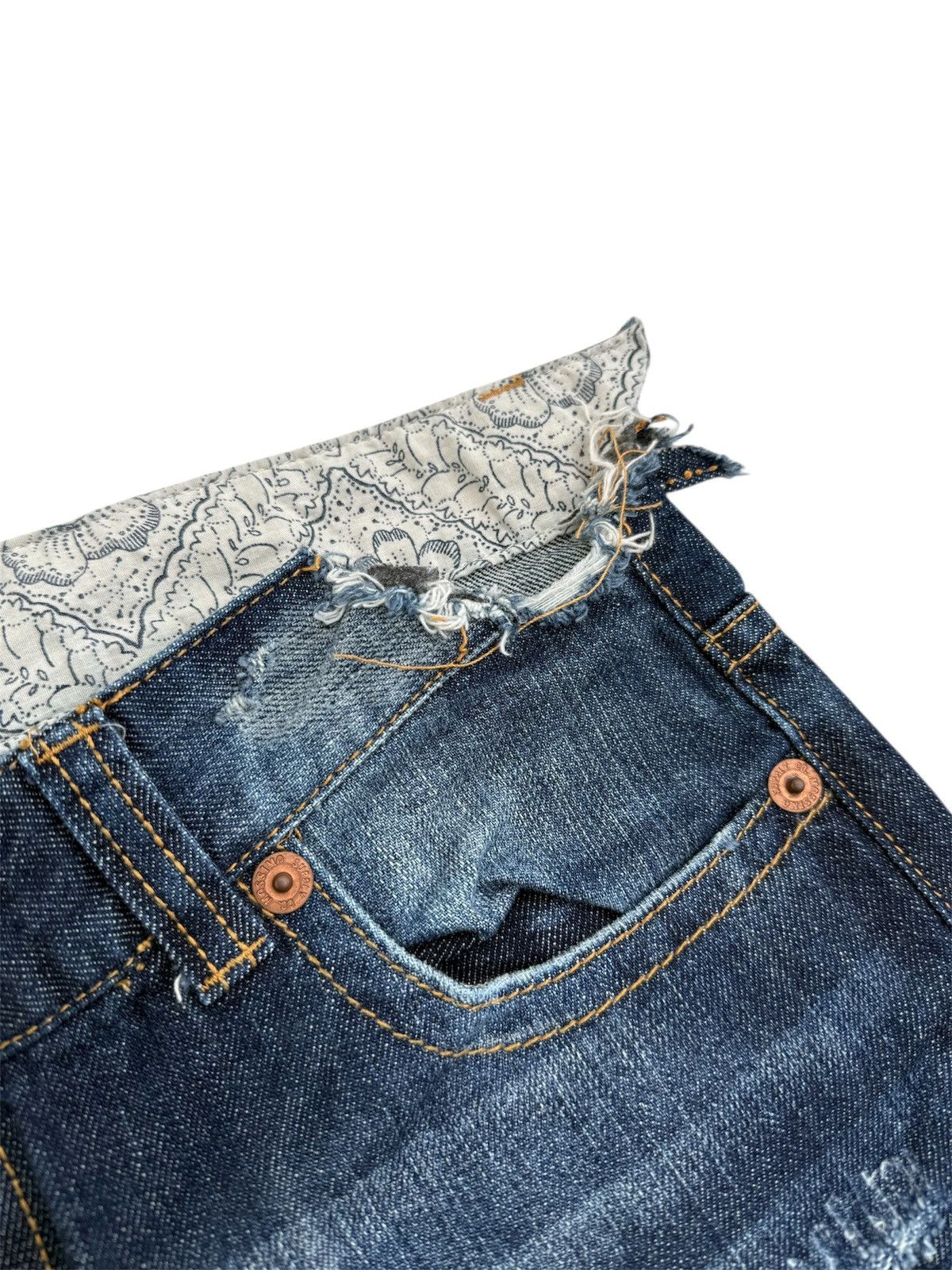 Mossimo MOSSIMO SUPPLY CO DISTRESSED DENIM JEANS WITH RIPPED DETAILS Size 34" / US 12 / IT 48 - 9 Thumbnail