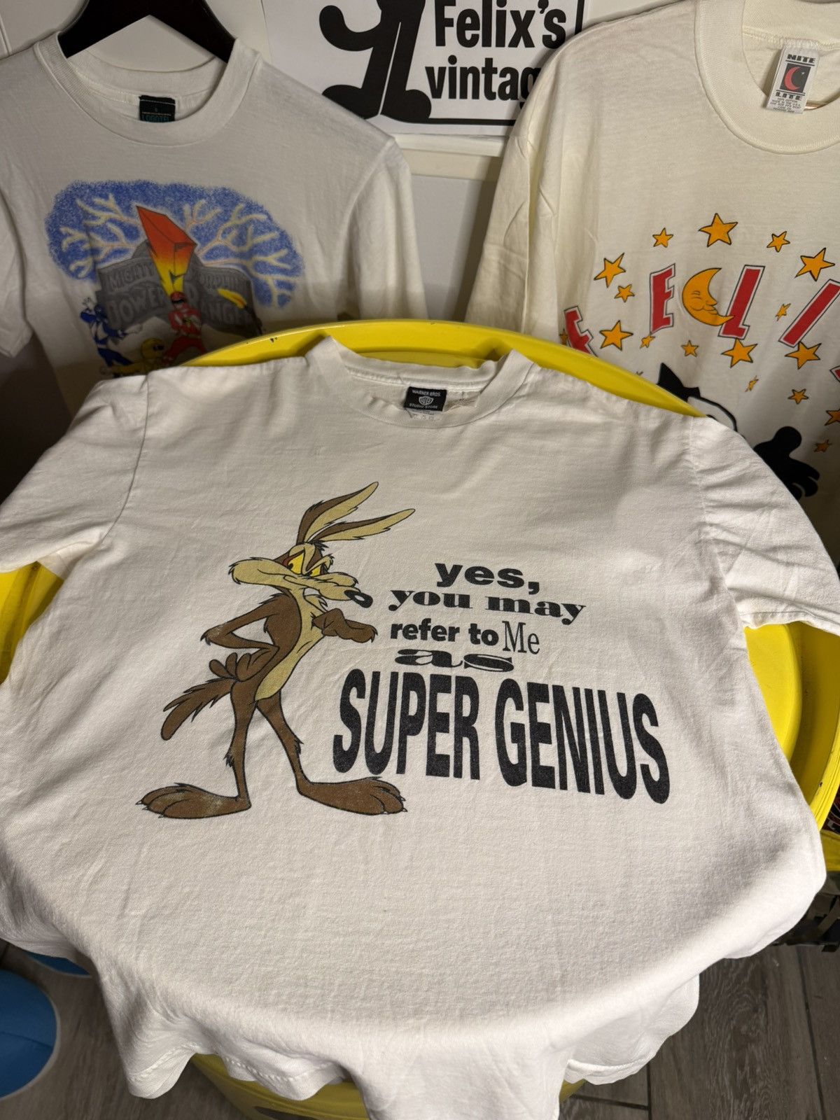 Vintage 1990s Looney toons Wil E Cyote single stitch vintage T-shirt Size US M / EU 48-50 / 2 - 4 Thumbnail