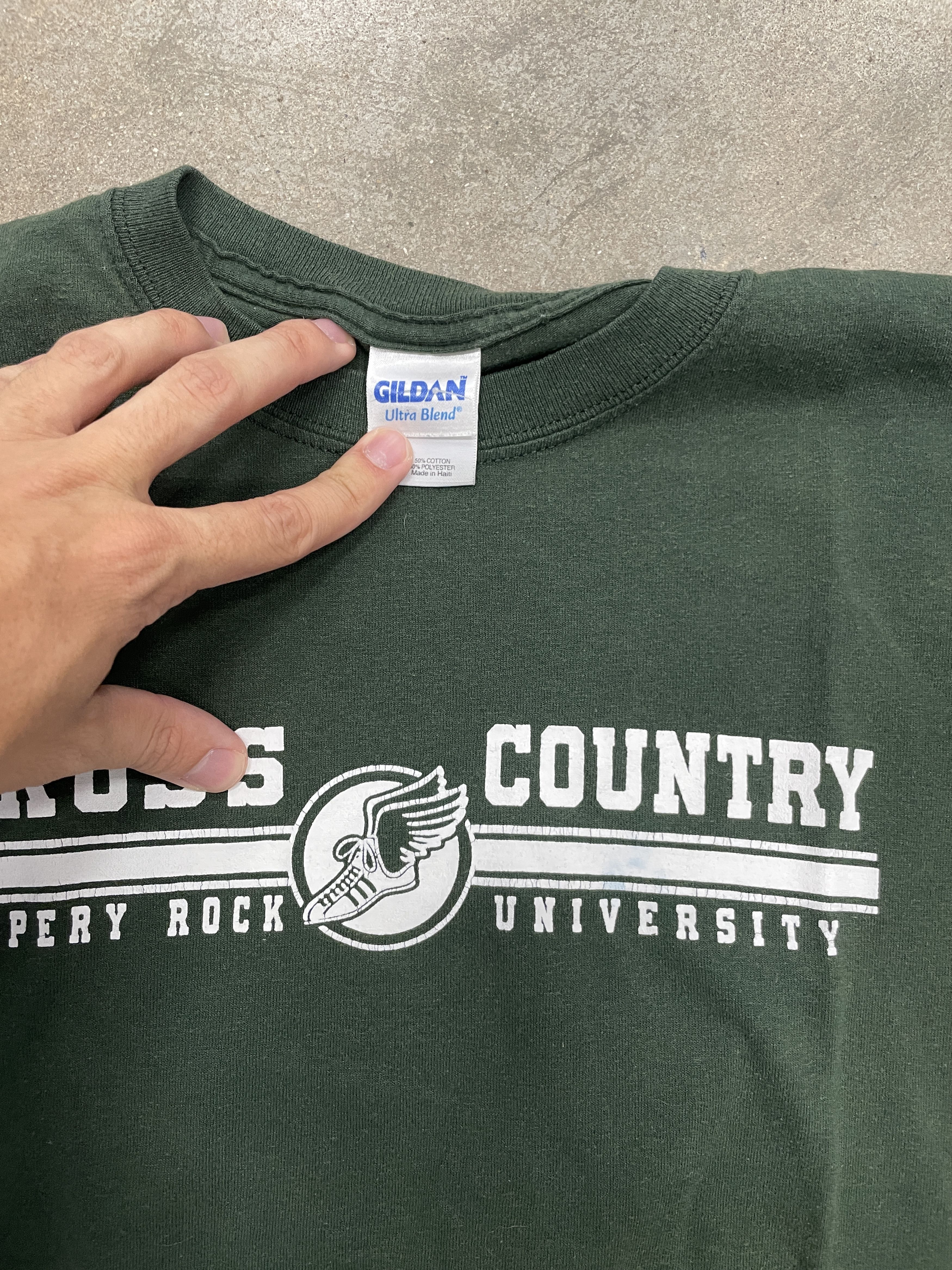 Gildan 00's Vintage Cross Country T-Shirt Size US S / EU 44-46 / 1 - 2 Thumbnail