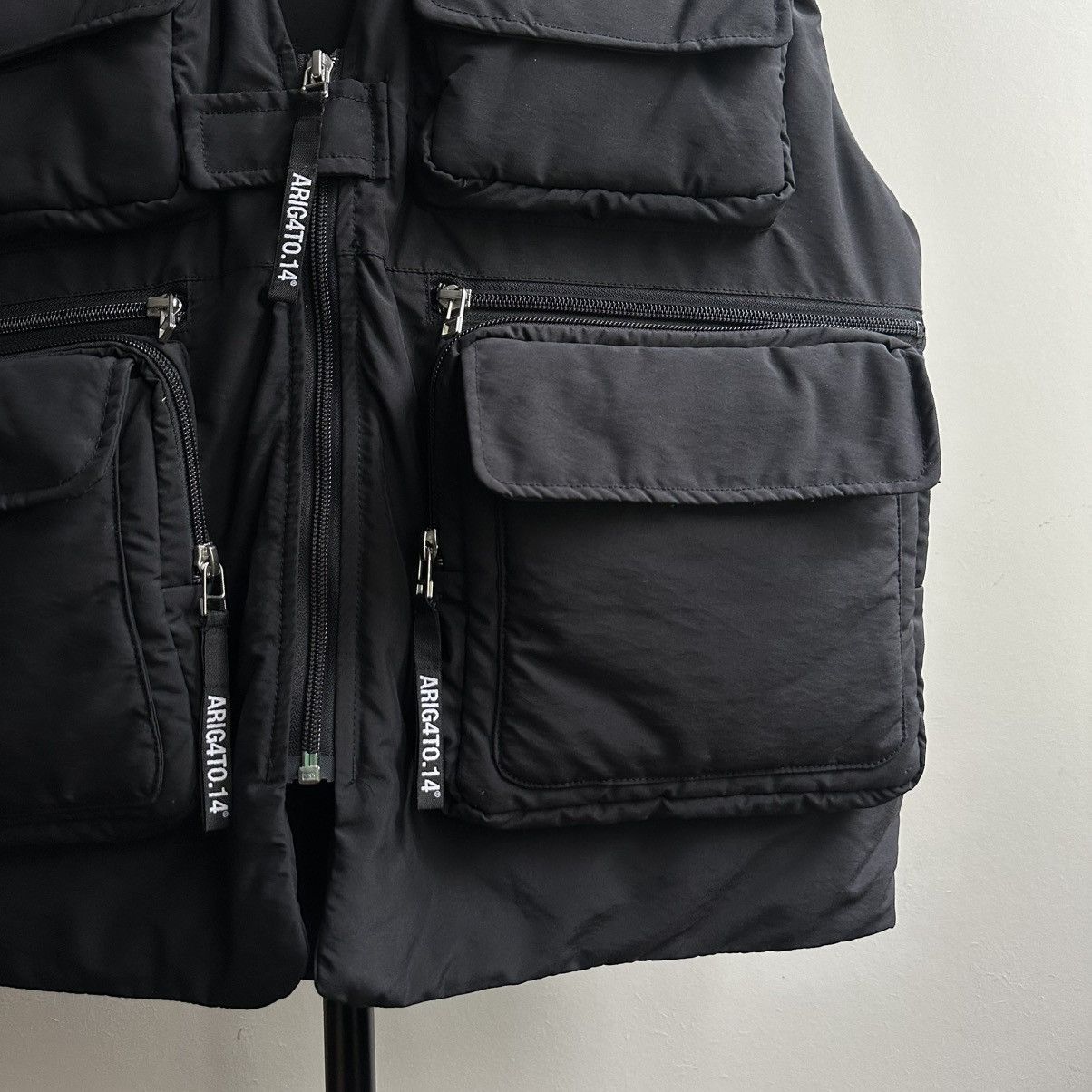 Axel Arigato AXEL ARIGATO KENT MULTI TACTICAL VEST BLACK SIZE M Size US M / EU 48-50 / 2 - 8 Thumbnail