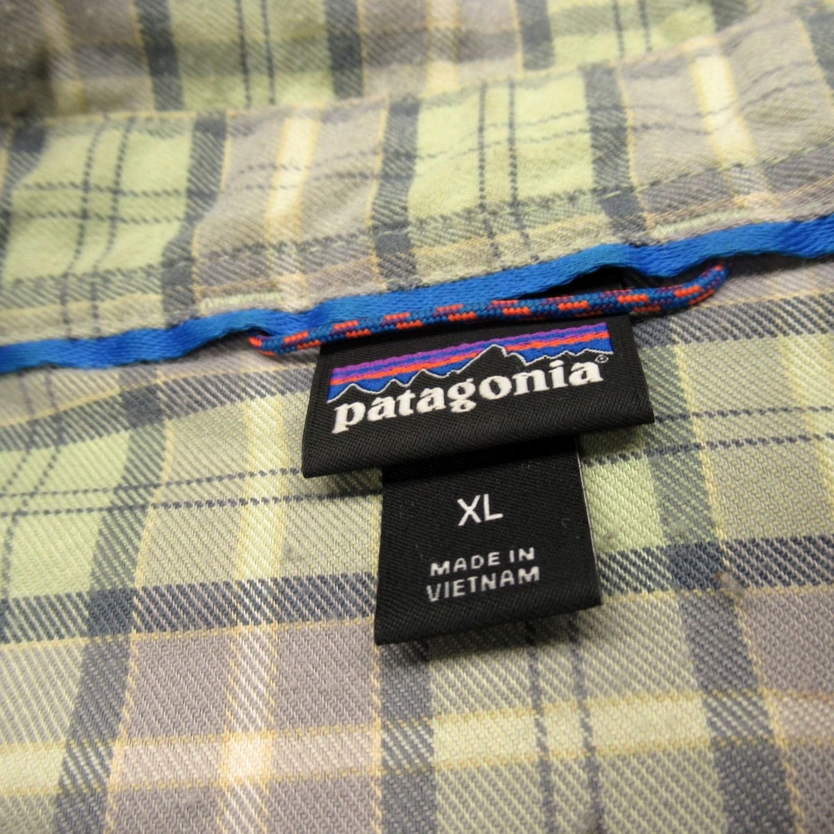 Patagonia Patagonia Shirt Men XL Green Plaid Long Sleeve Button-Up Casual Outdoor Breathable Quick Dry UV Roll Tab Size US XL / EU 56 / 4 - 4 Thumbnail