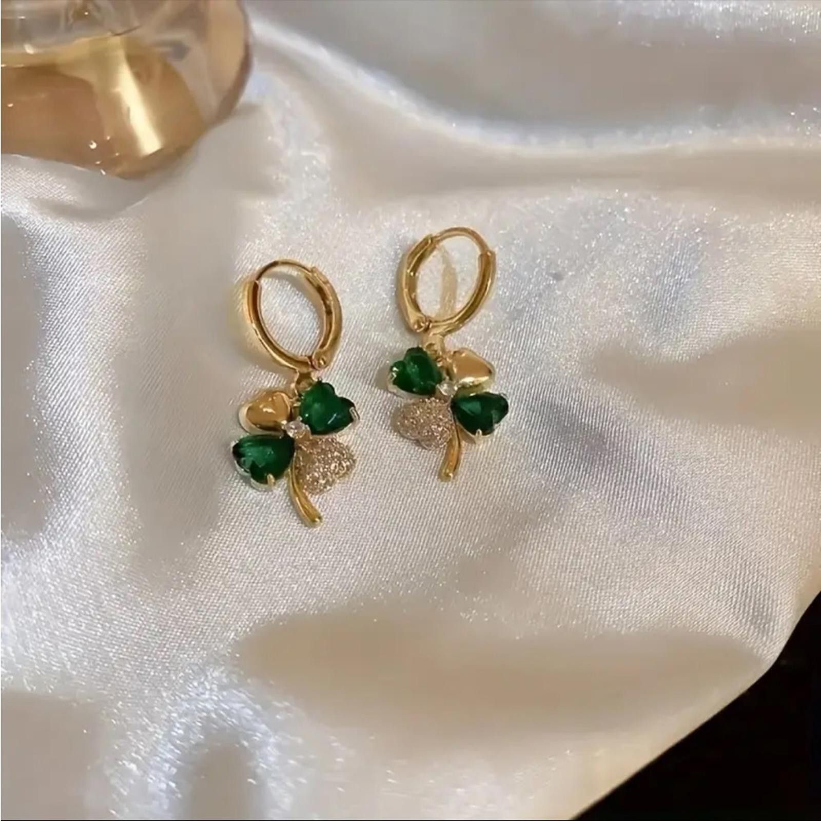 Designer Elegant Gold and Green Clover Earrings Size ONE SIZE - 4 Thumbnail
