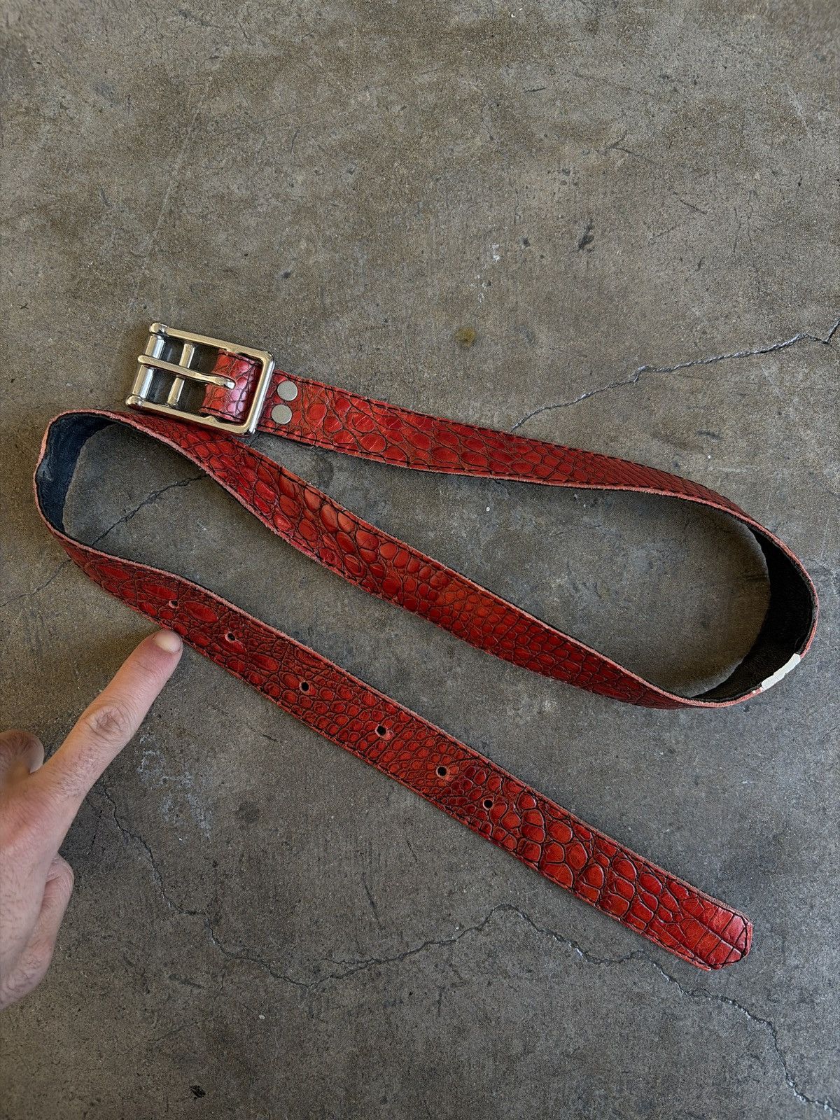 Vintage VINTAGE RED SNAKESKIN BELT Size ONE SIZE - 1 Thumbnail