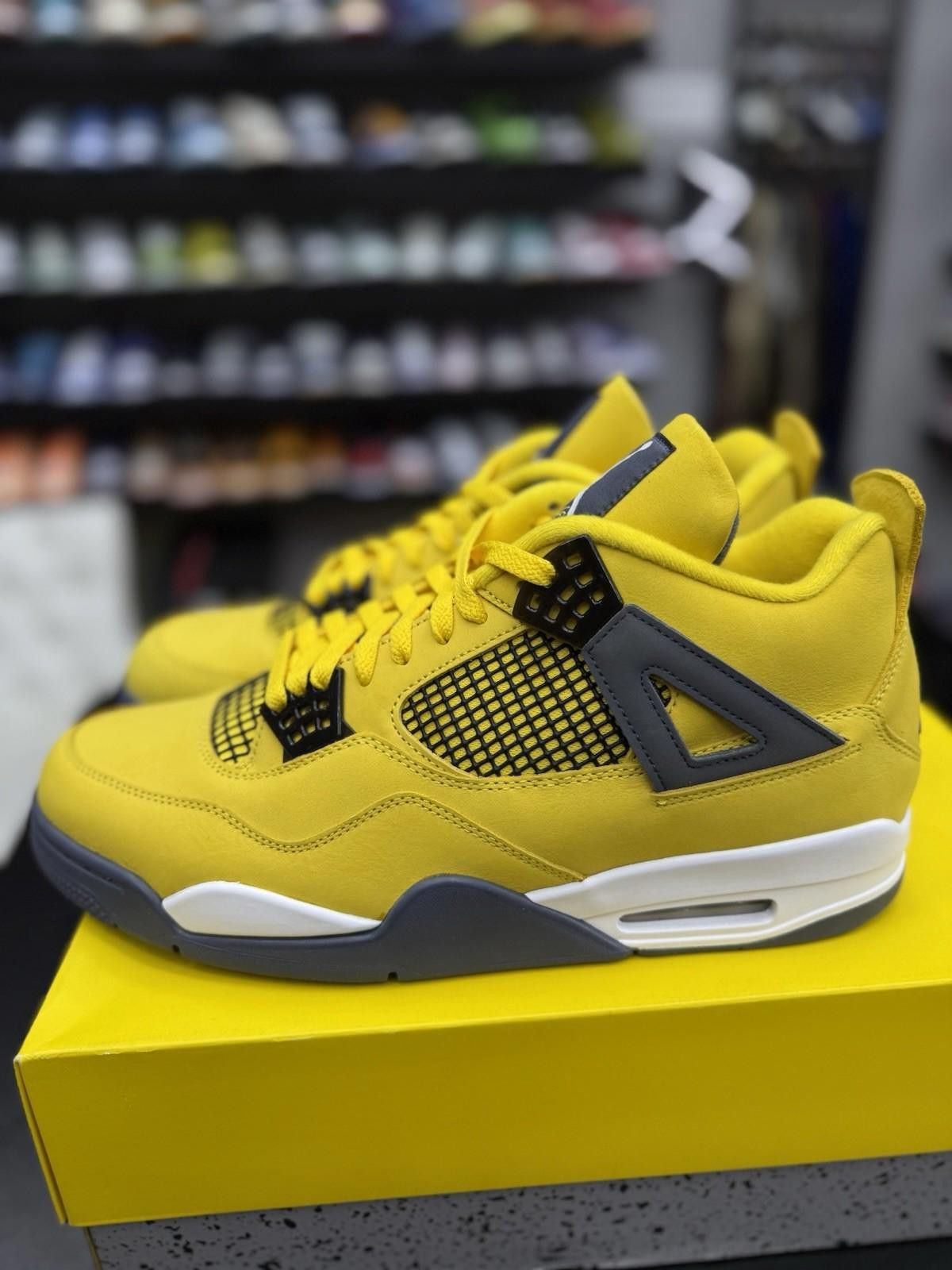 Jordan Brand Nike Air Jordan 4 Retro Mid Lightning Size 13 (NEW) Size US 13 / EU 46 - 5 Thumbnail