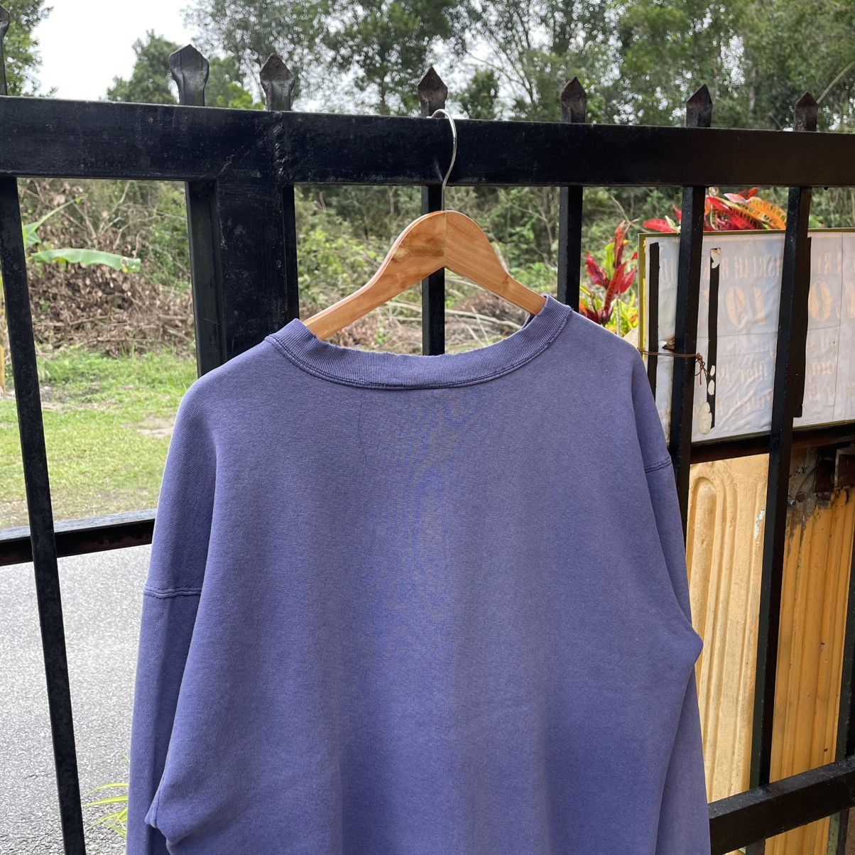 Nike 🔥Vintage 90s Nike Town Center Logo Distress Sweatshirts Size US M / EU 48-50 / 2 - 3 Thumbnail
