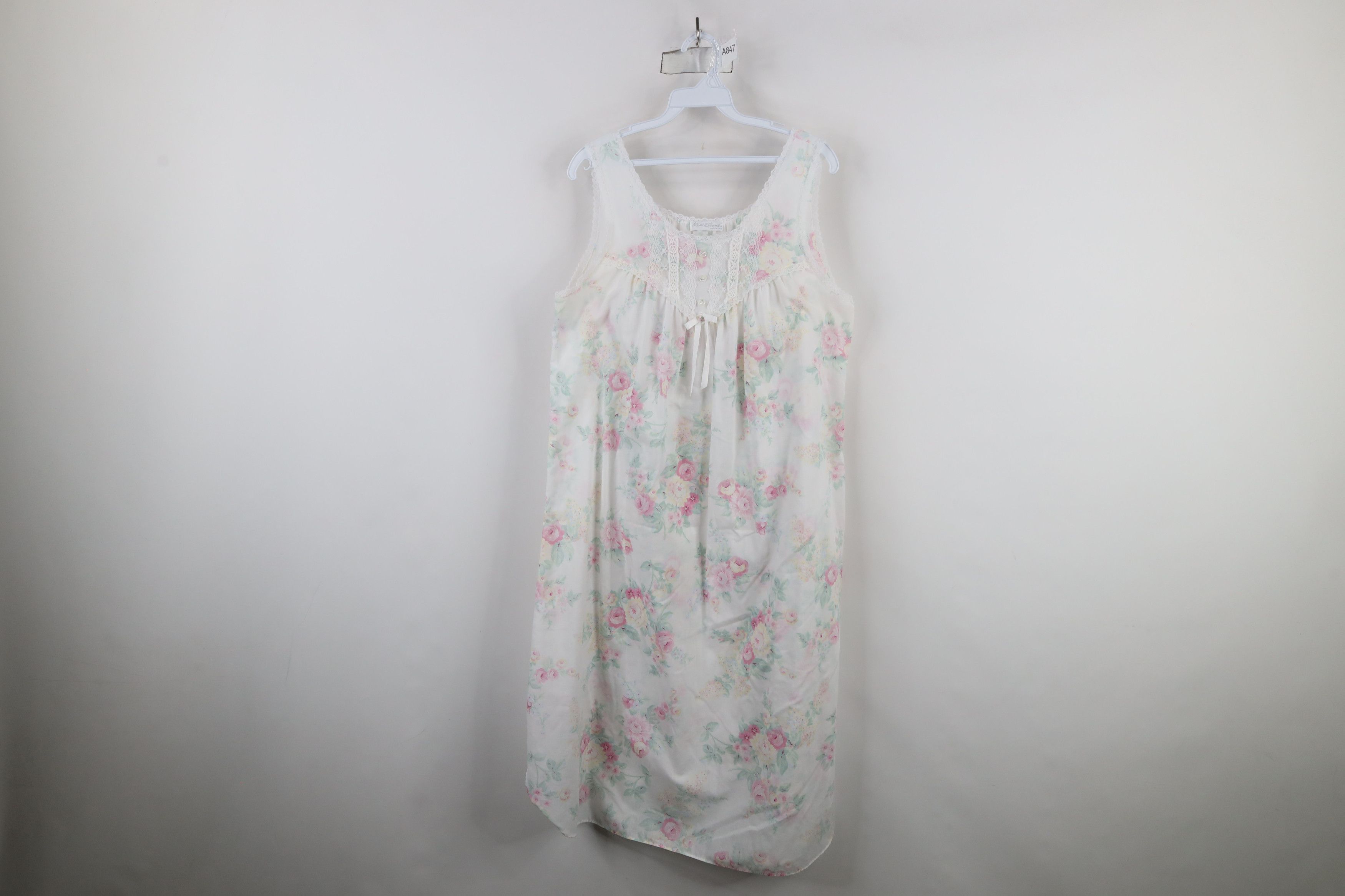 Vintage Vintage 90s Miss Elaine Lace Sleeveless Night Gown Shirt USA Size M / US 6-8 / IT 42-44 - 1 Thumbnail