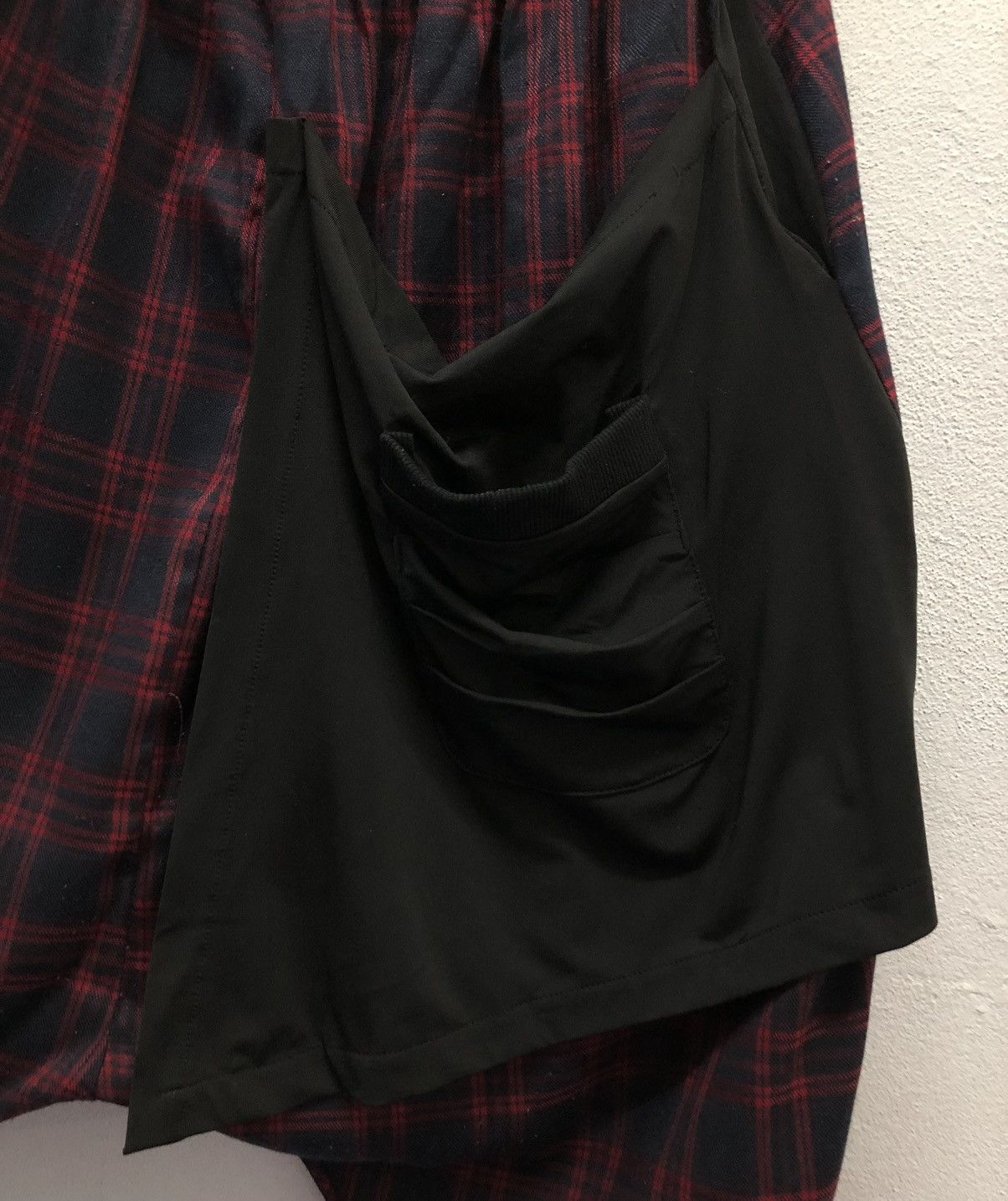 If Six Was Nine NieR Clothing Drop-Crotch Tartan Pants Red & Black Checkered Size 24" / US 00 / IT 34 - 6 Thumbnail