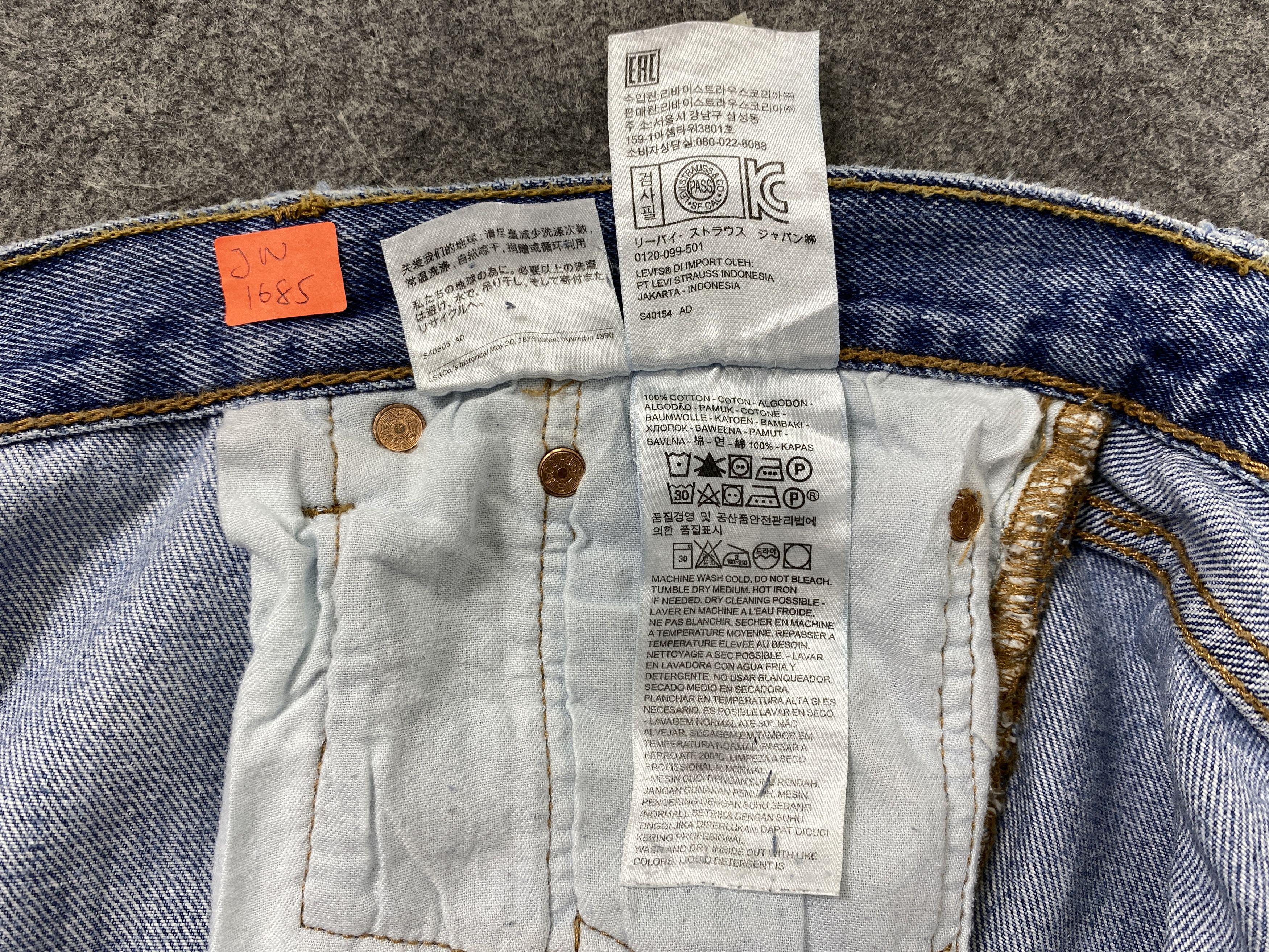 Levi's Mid Blue Vintage Levi's 501 Jeans 39x29 Denim -JN1685 Size US 39 - 9 Thumbnail