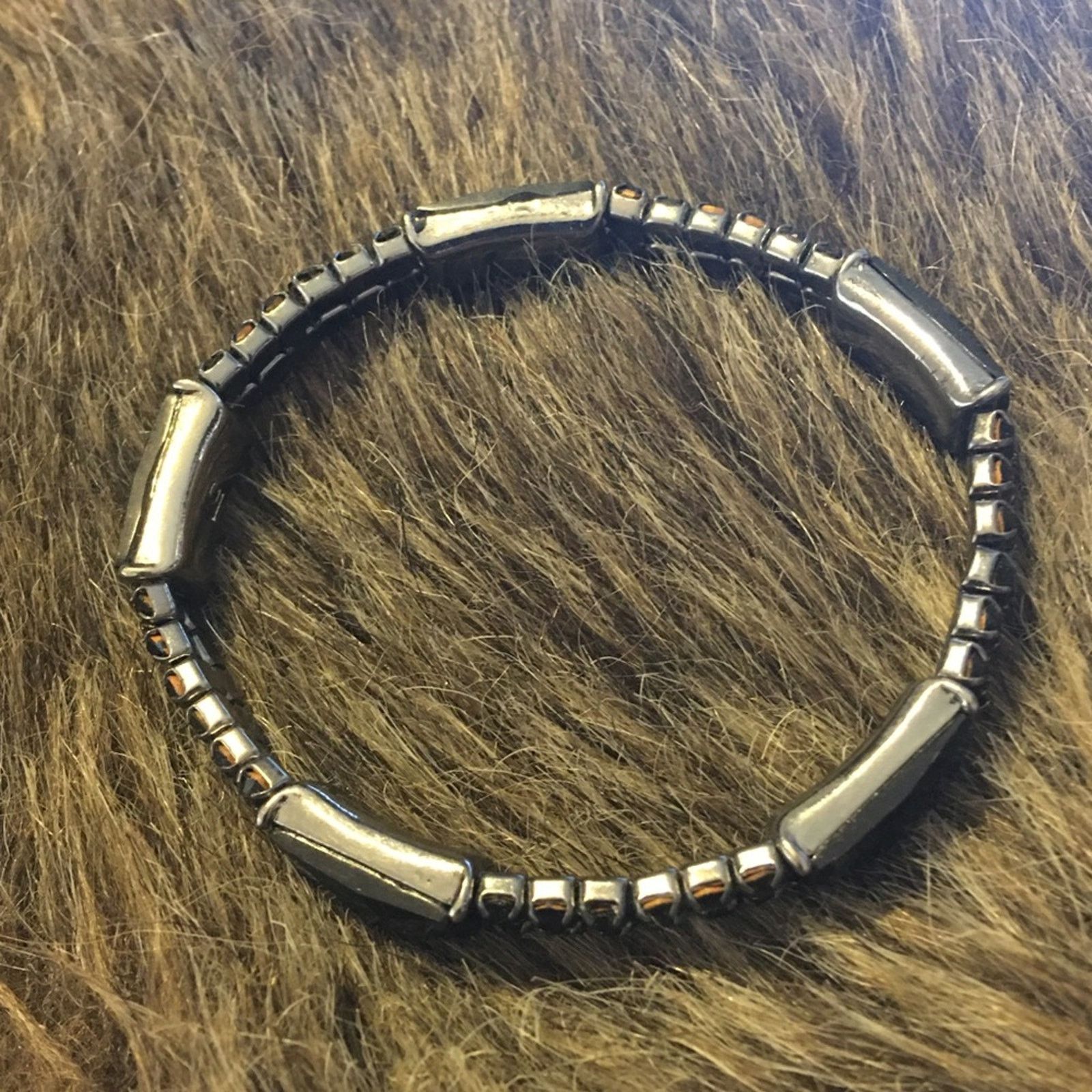 Jewelry Liz Claiborne black glass stone stretch bracelet Size ONE SIZE - 5 Thumbnail