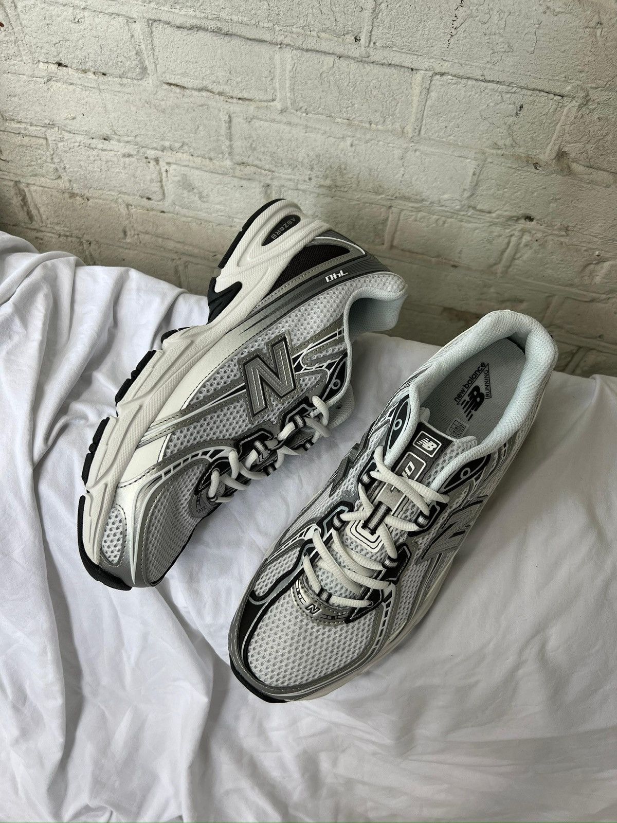New Balance New Balance – Silver – Size EU 44 – New & Authentic Size US 10 / EU 43 - 6 Thumbnail