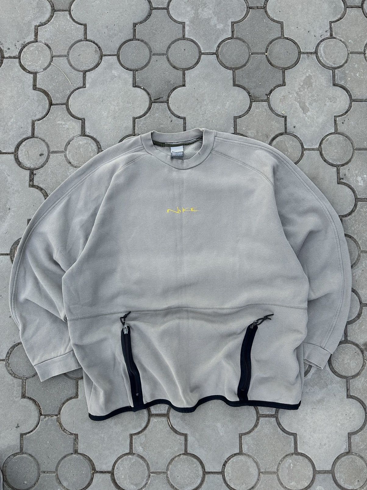 Nike × Vintage Vintage Nike Spell Out Boxy Sweatshirt Y2K Size US L / EU 52-54 / 3 - 1 Thumbnail