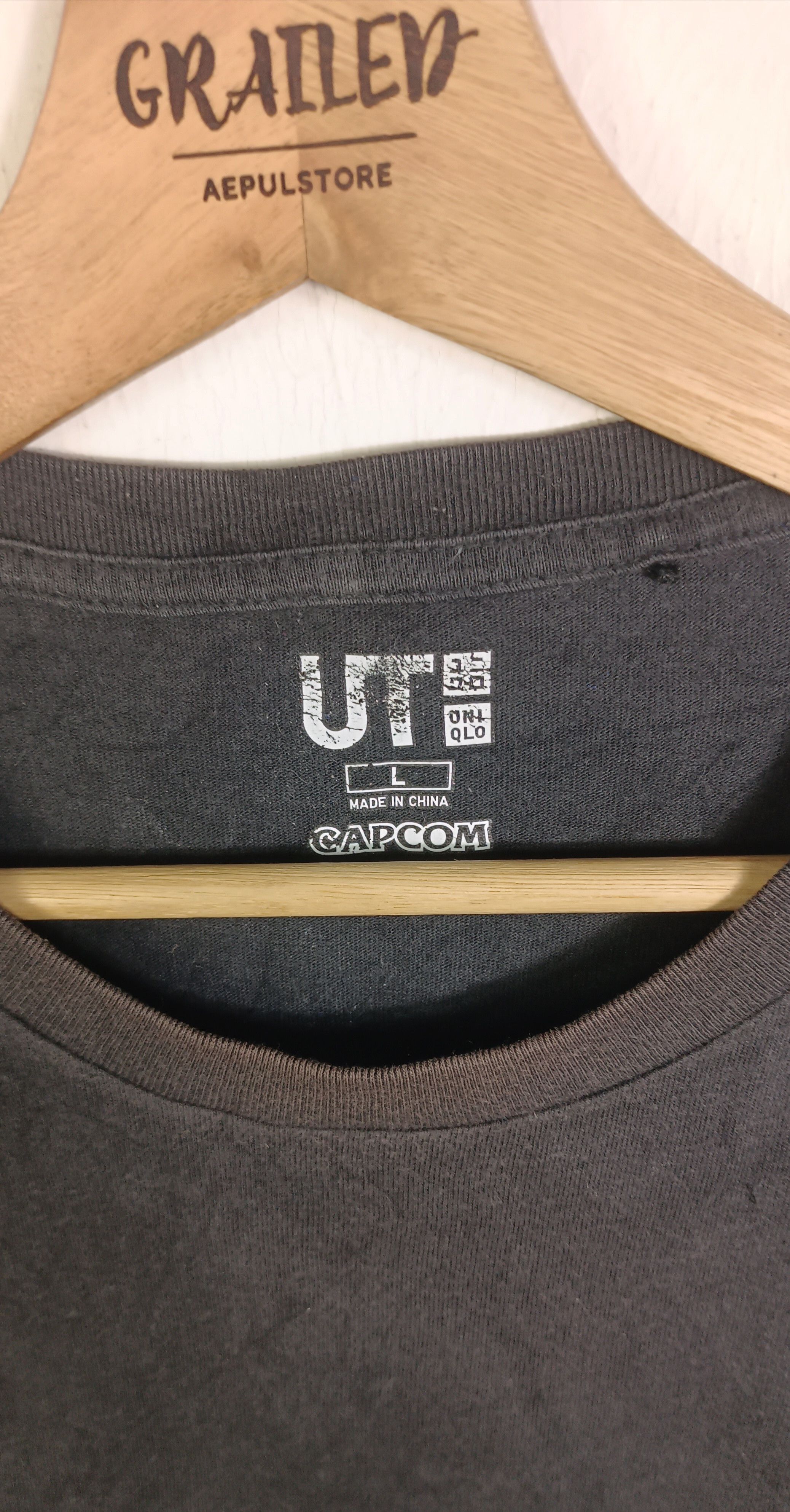 Japanese Brand × The Game × Uniqlo Capcom Dragon Uniqlo Short Sleeve Shirt Size US M / EU 48-50 / 2 - 4 Thumbnail