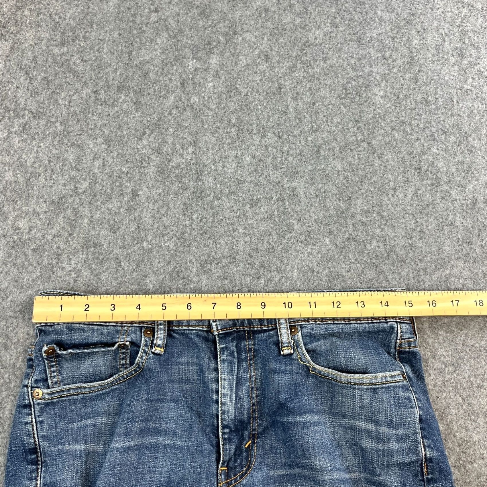 Levi's Levi's Jeans Regular Straight 30 30 Mid Wash Blue Whiskering Stretch Denim 5-Pocket Mens Jeans Size US 30 / EU 46 - 6 Thumbnail