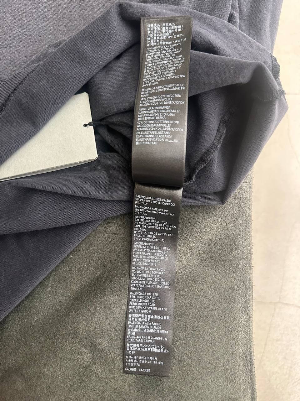 Balenciaga Balenciaga Tape Type Medium Fit T-shirt Black Faded Size US M / EU 48-50 / 2 - 7 Thumbnail