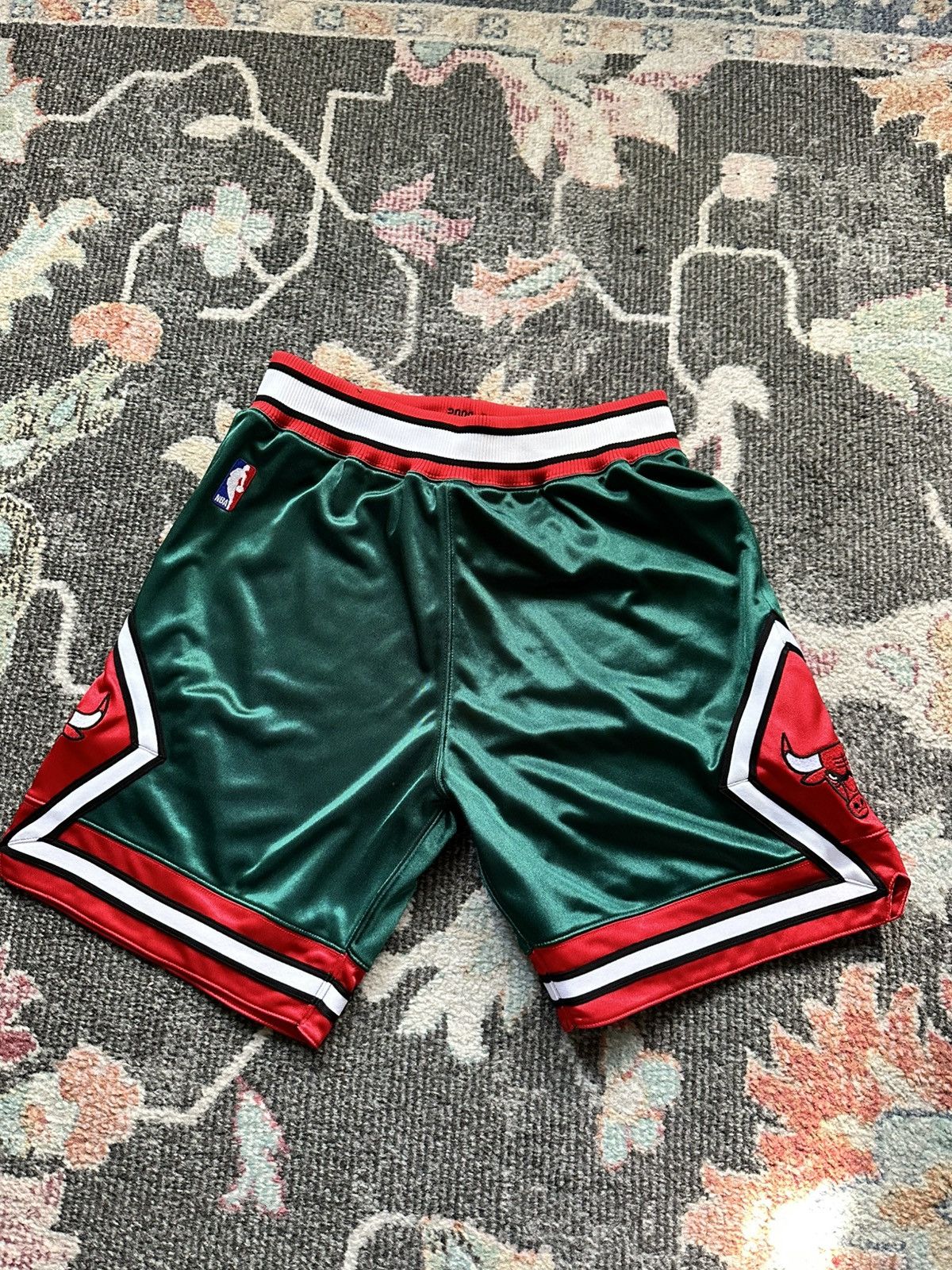 NBA Mitchell & Ness x NBA Chicago Bulls Shorts Size US 40 / EU 56 - 1 Thumbnail