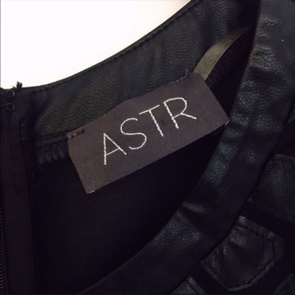 ASTR The Label ASTR Sheer Black Sleeveless Top Faux Leather Detail High-Low Size S / US 4 / IT 40 - 4 Thumbnail