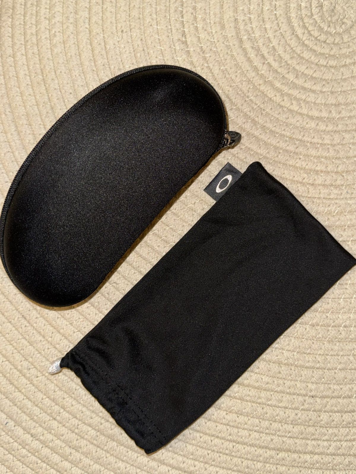 Oakley Oakley Sunglasses case Condition excellent condition Size ONE SIZE - 2 Thumbnail