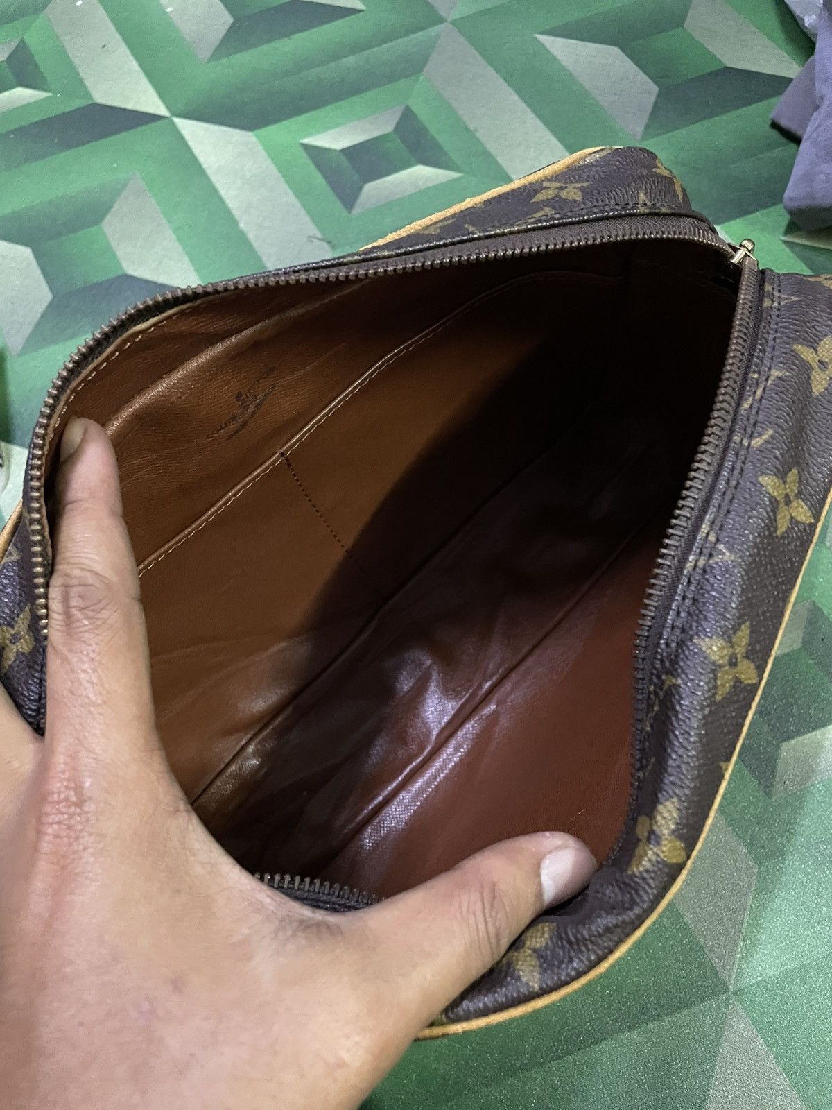 Louis Vuitton Vintage Louis Vuitton Cluct Bag Size ONE SIZE - 4 Thumbnail