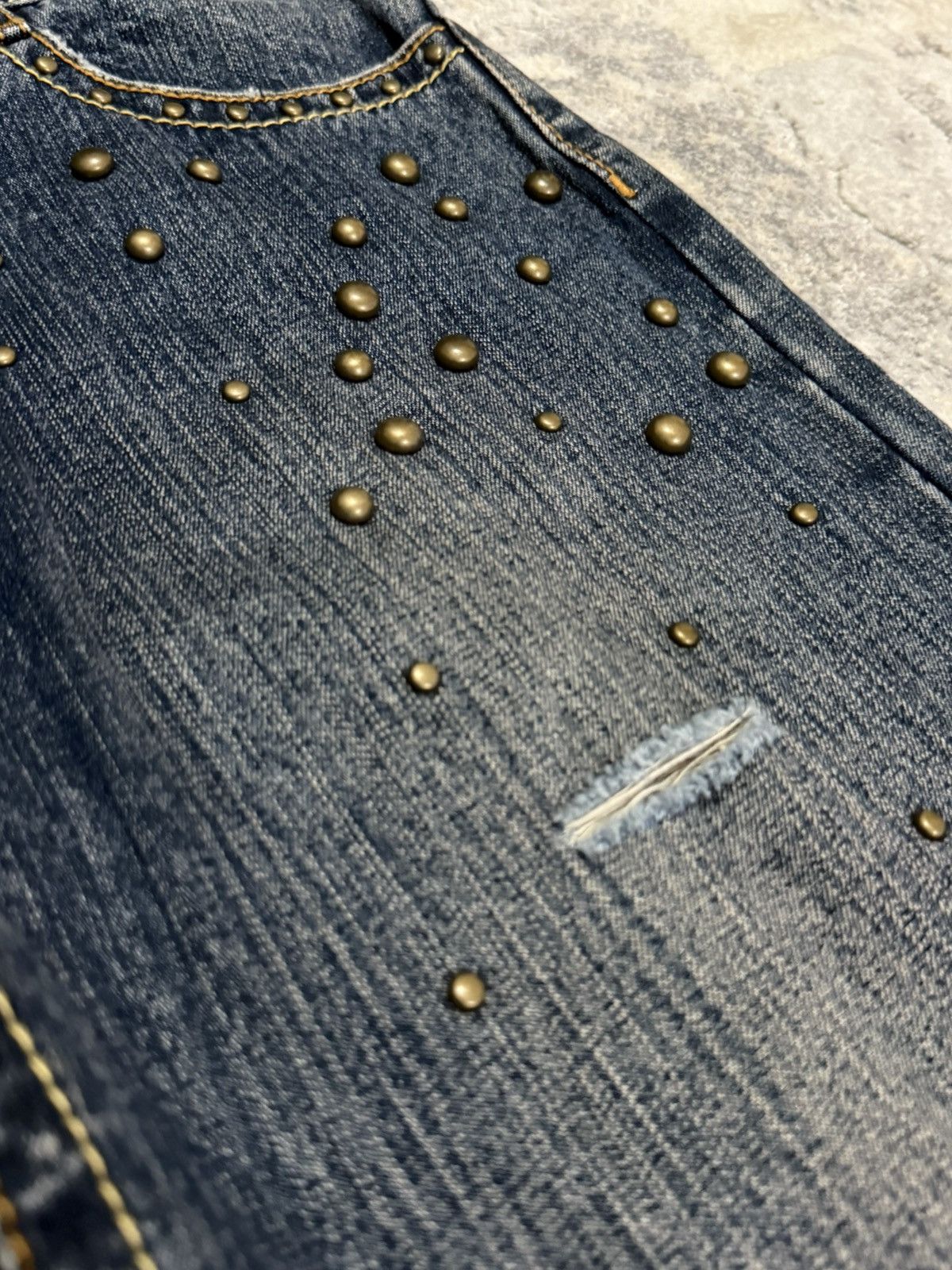 Japanese Brand Amore puro Artisanal Studded Distressed Baggy Jeans Size US 32 / EU 48 - 11 Thumbnail