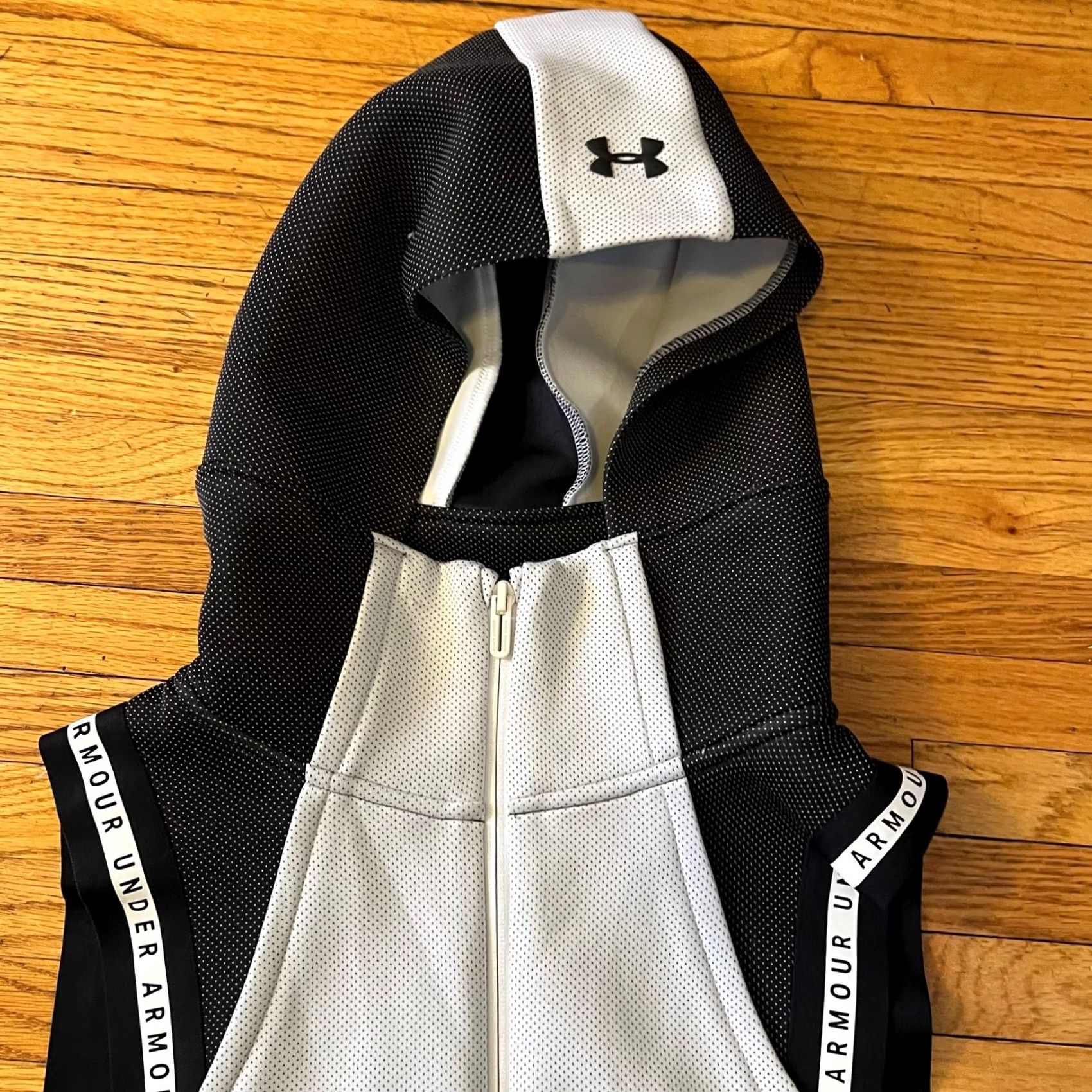 Under Armour UNDER ARMOUR Move Hoodie Womens Large White Black Full Zip Funnel Tank Hoodie Women L White Black Full Zip Move Hoodies Size L / US 10 / IT 46 - 2 Thumbnail