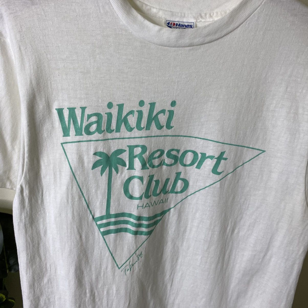 Vintage Vintage 1988 Hawaii Waikiki Resort Club T Shirt Size US S / EU 44-46 / 1 - 2 Thumbnail